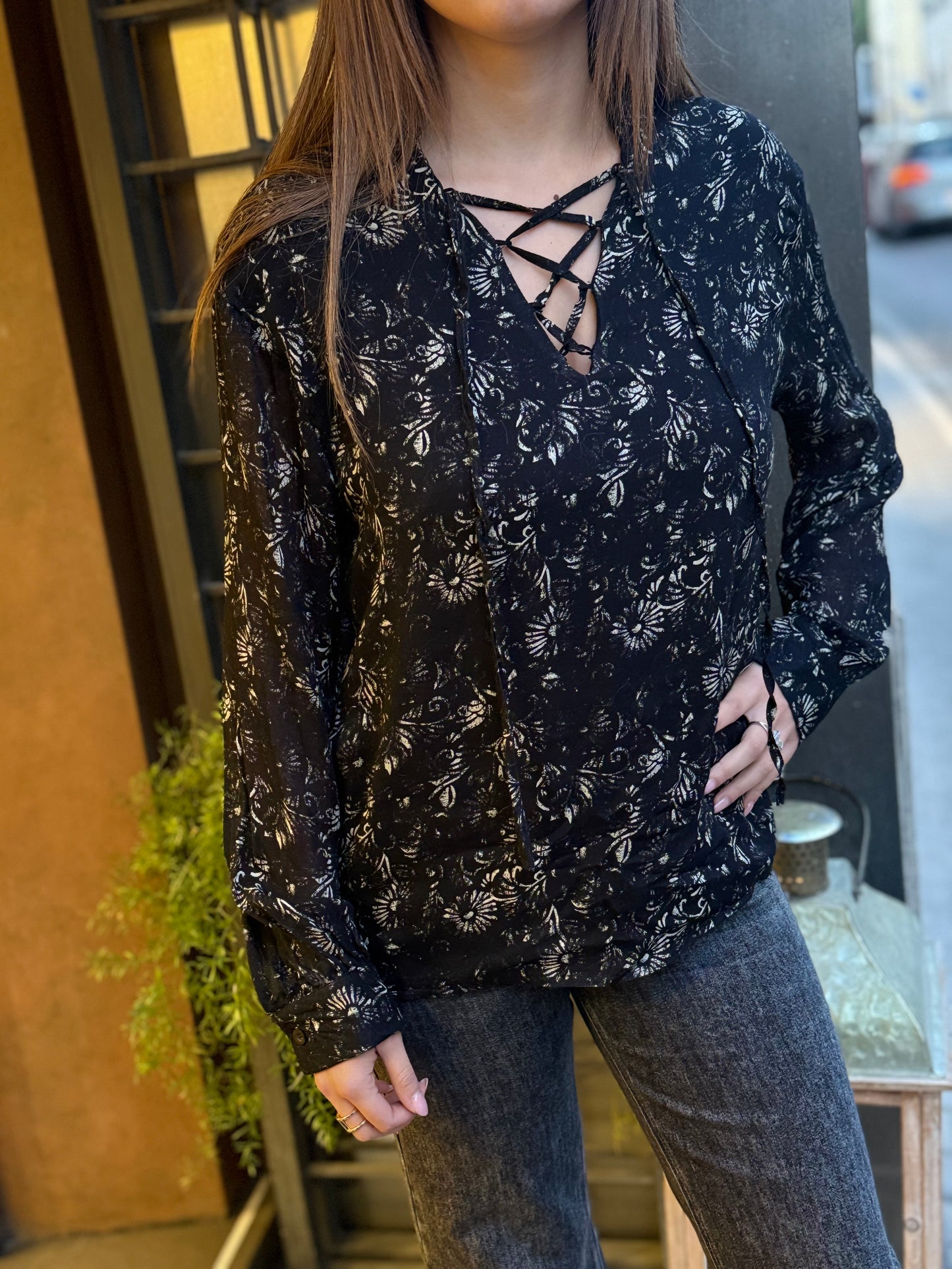 Blusa KAYA stampa floreale NERO/BURRO