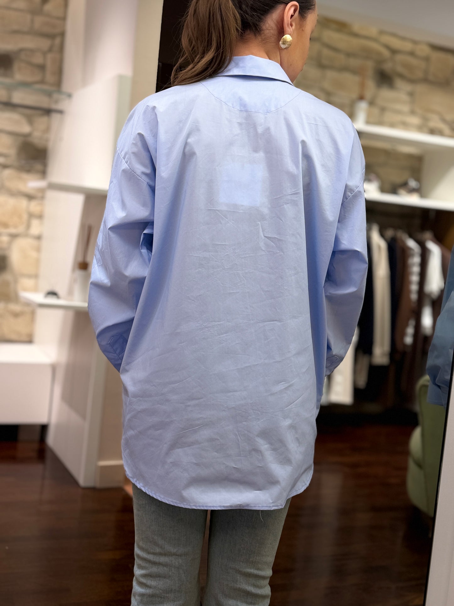 Tensione in camicia con tasca in ecopelle intrecciata CIELO/MORO