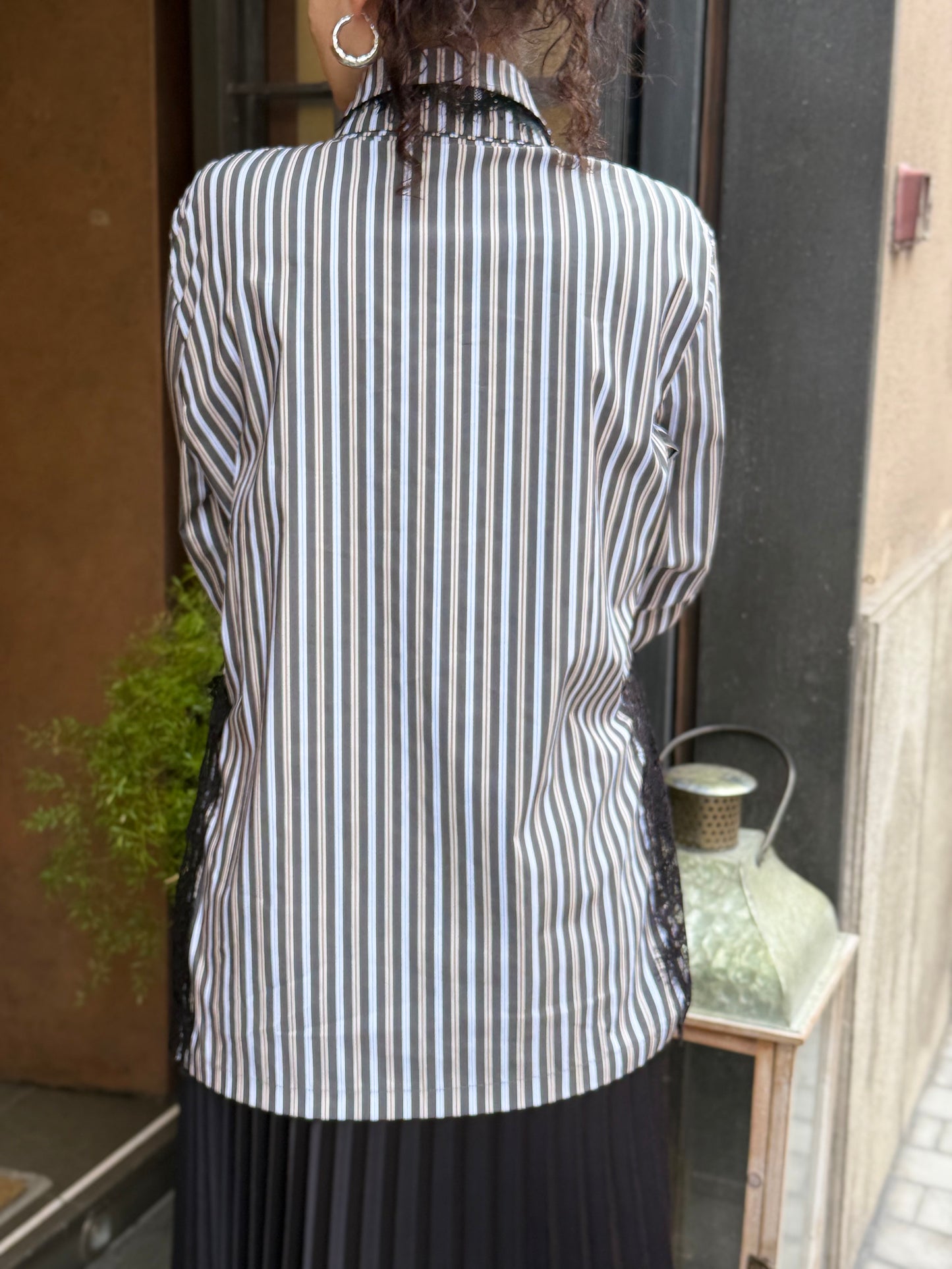 Camicia a righe con pizzo