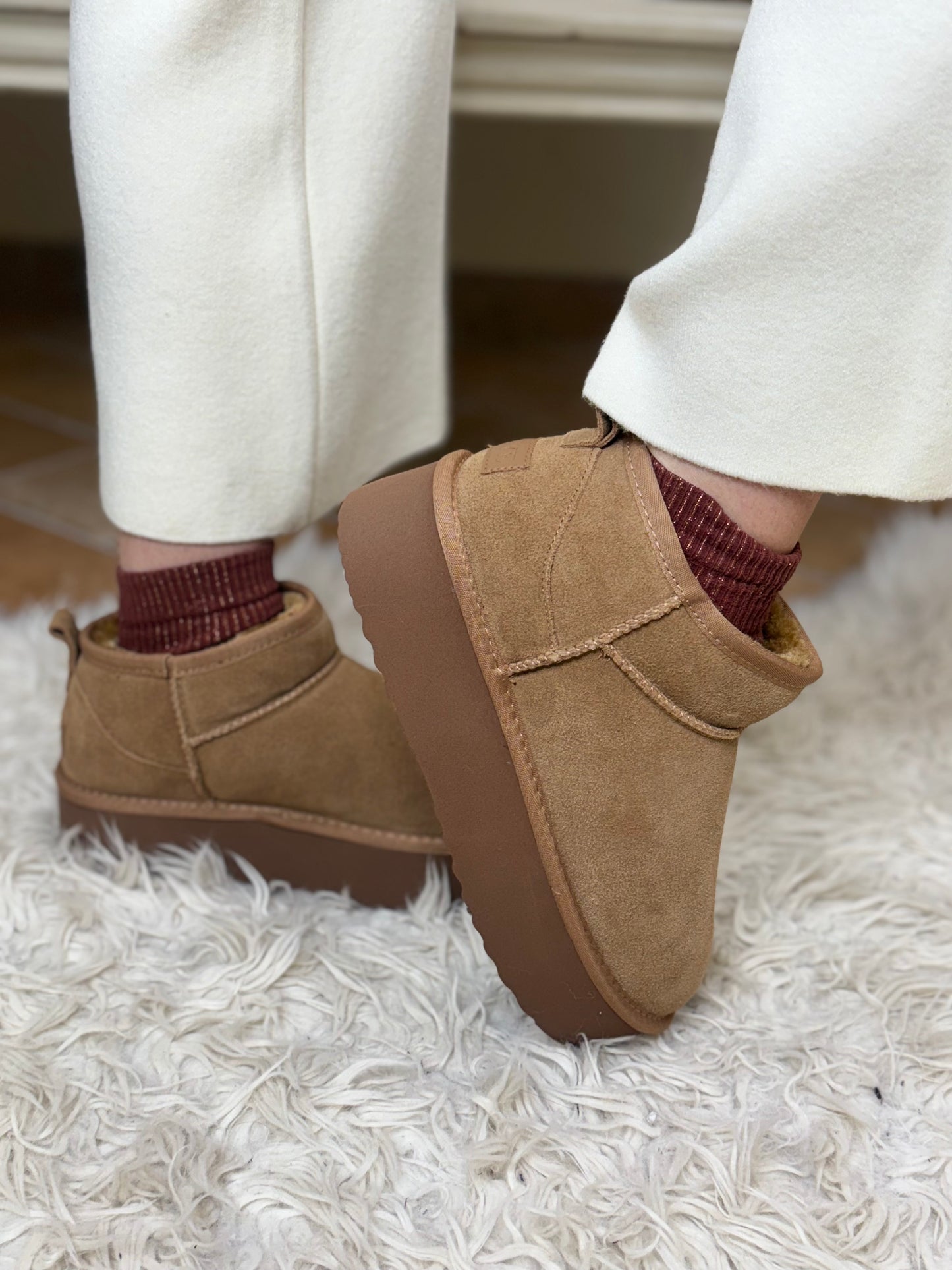 Ovyé stivaletto scavigliato in camoscio CAMEL