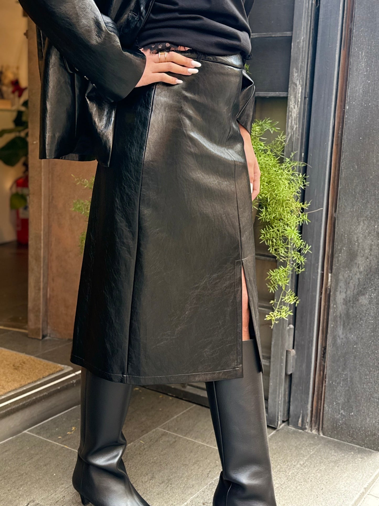 Tensione in Gonna midi ecopelle NERO