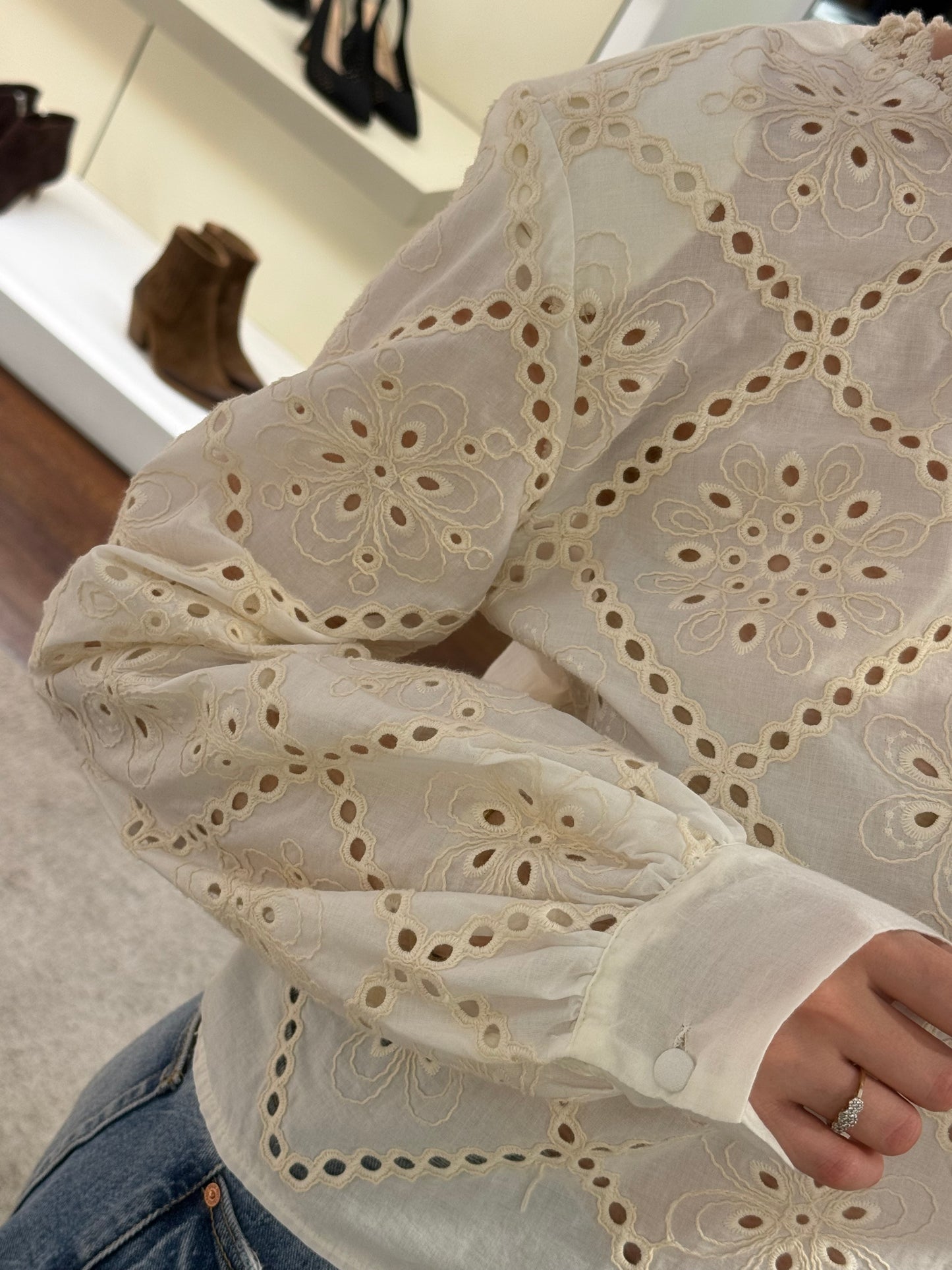 Tensione in Blusa traforata con ricami Ecrù