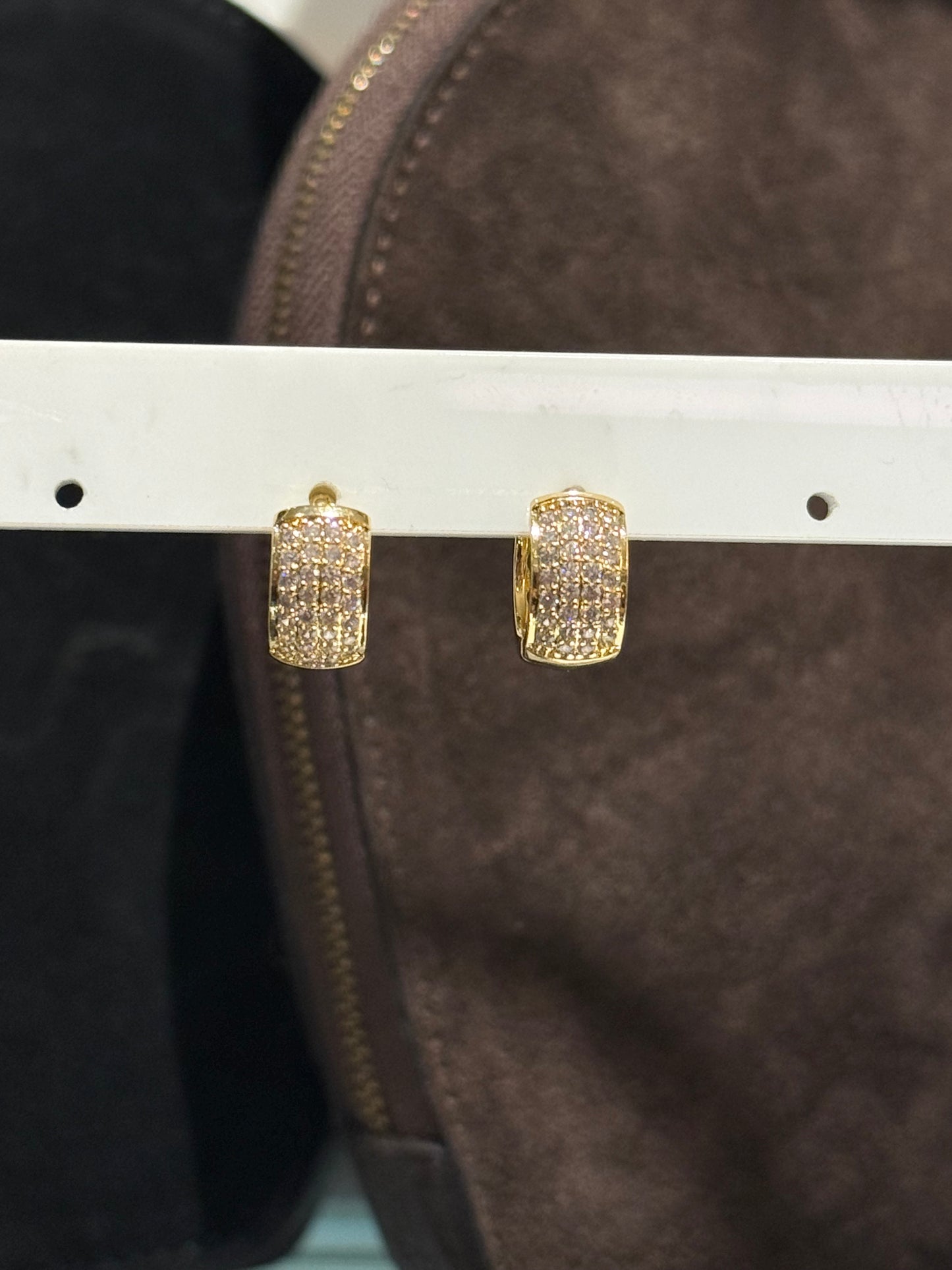 Orecchini piccoli cerchio con dettaglio strass ORO