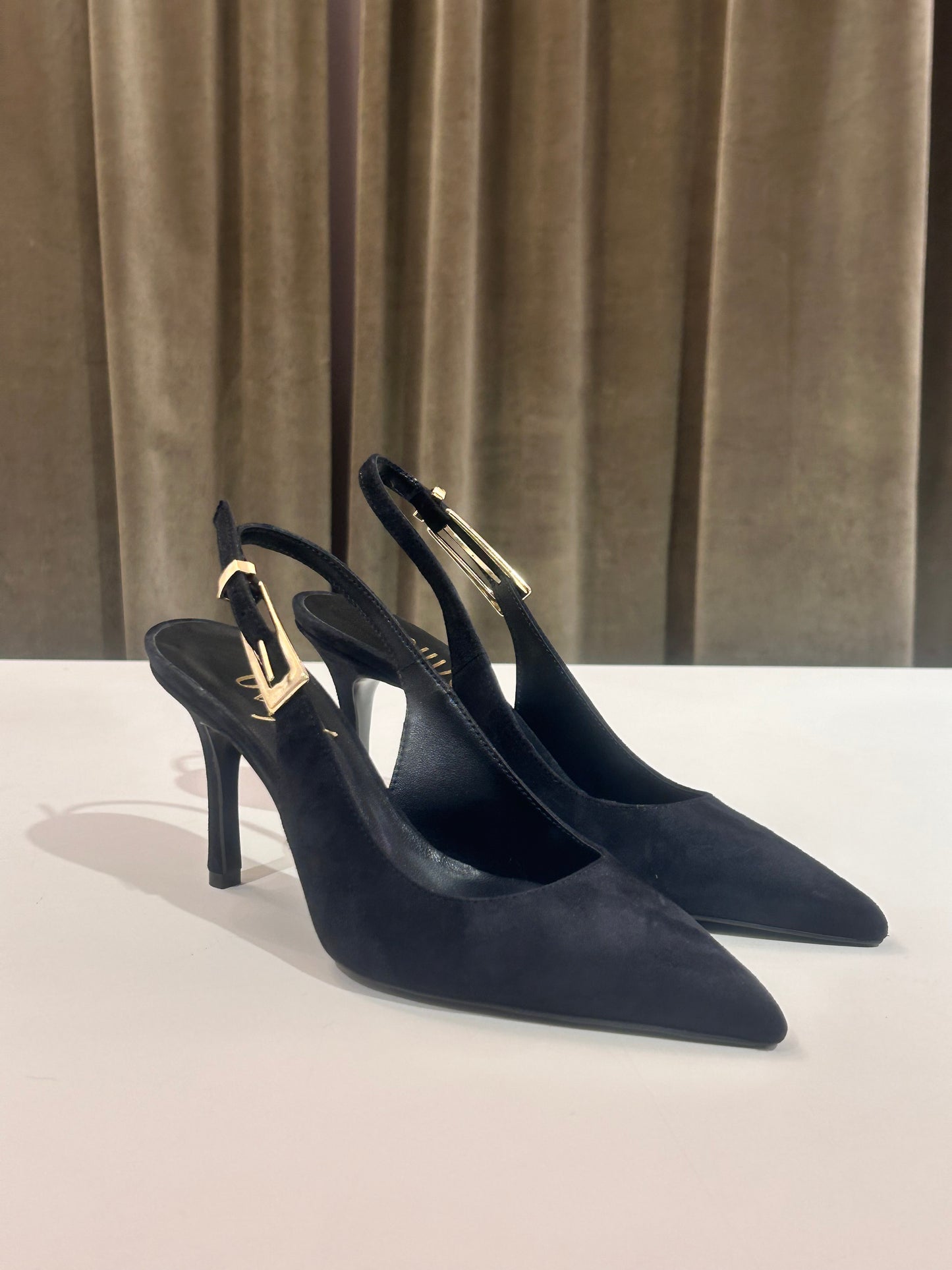 Ovyè Slingback scamosciata NERO