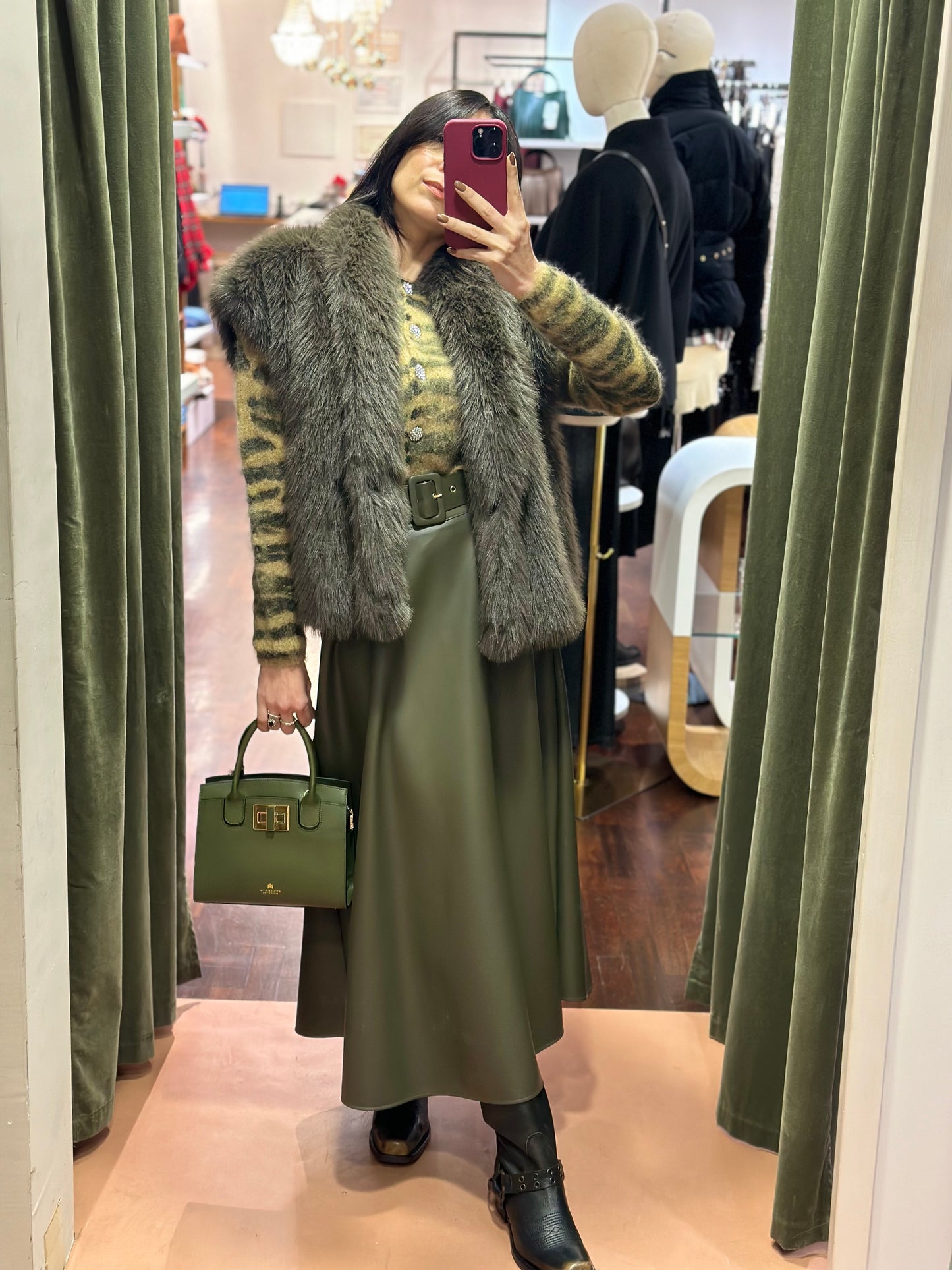 Uni Mè Gonna svasata in ecopelle verde oliva