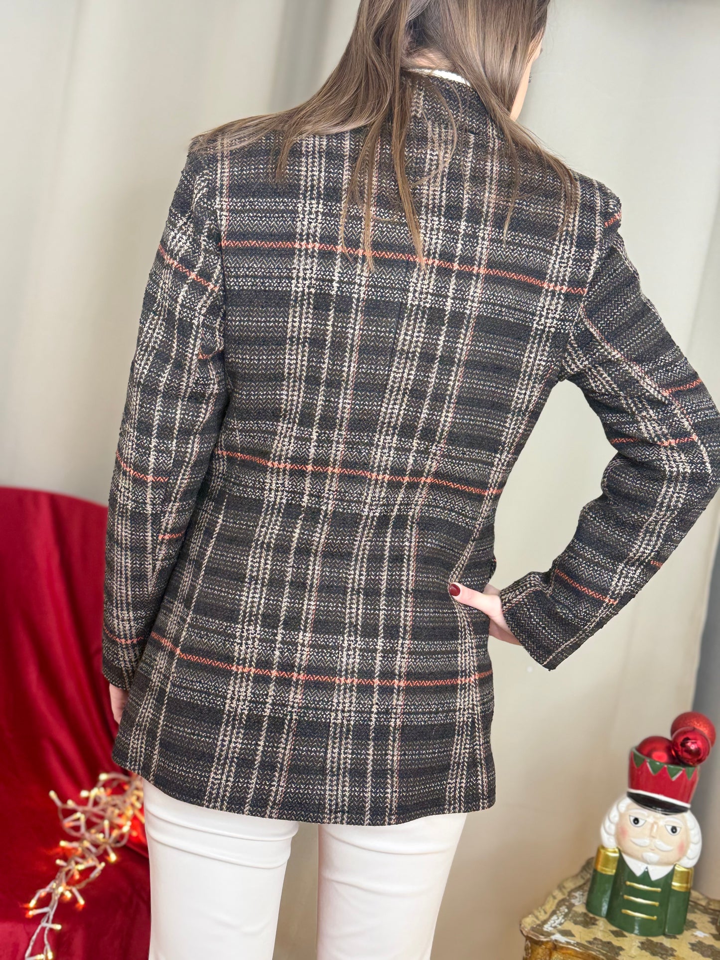 Tensione In giacca tartan con spilla MORO/ARANCIO