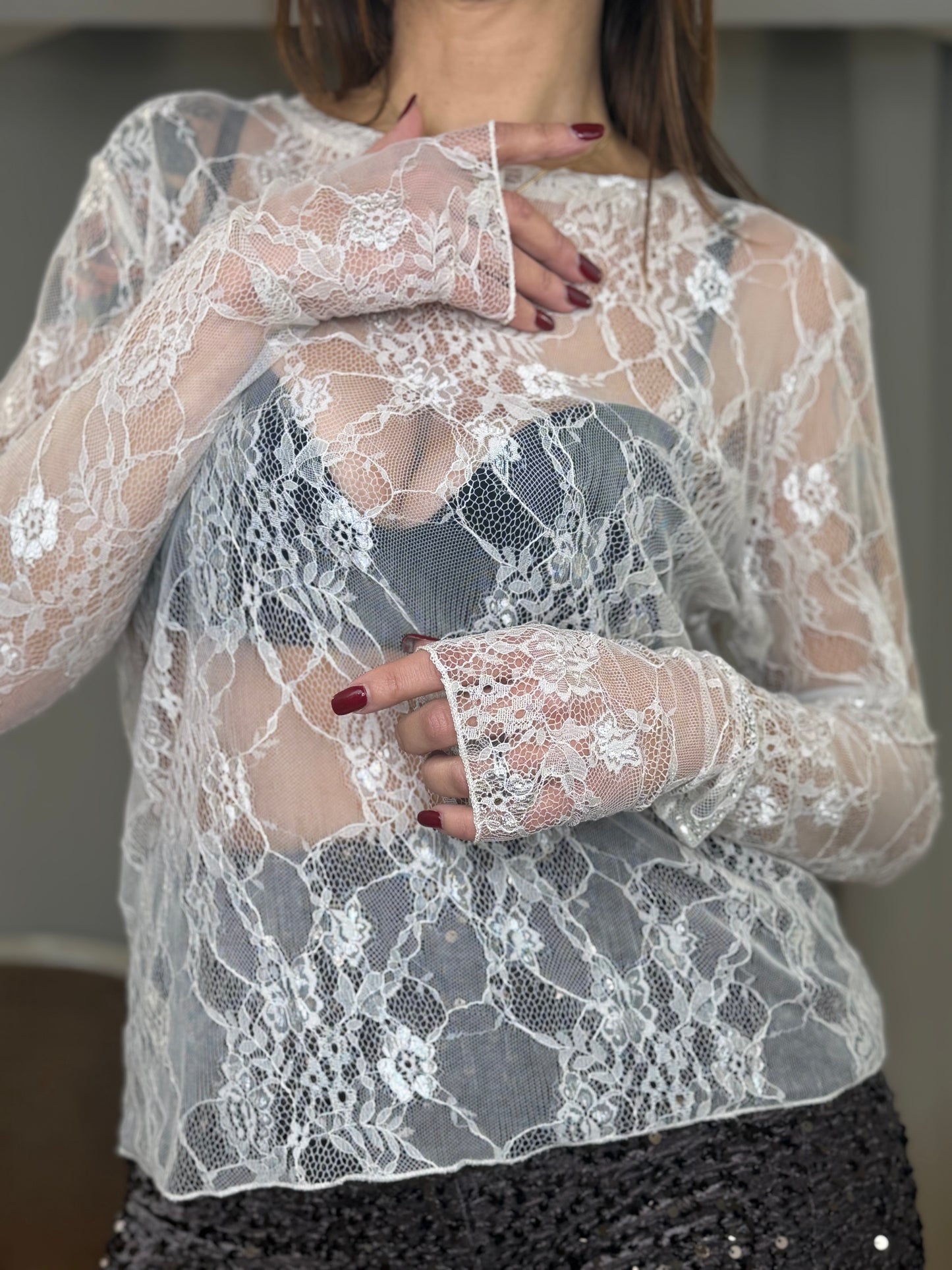 Tensione in T-shirt in pizzo con manicotti CIPRIA