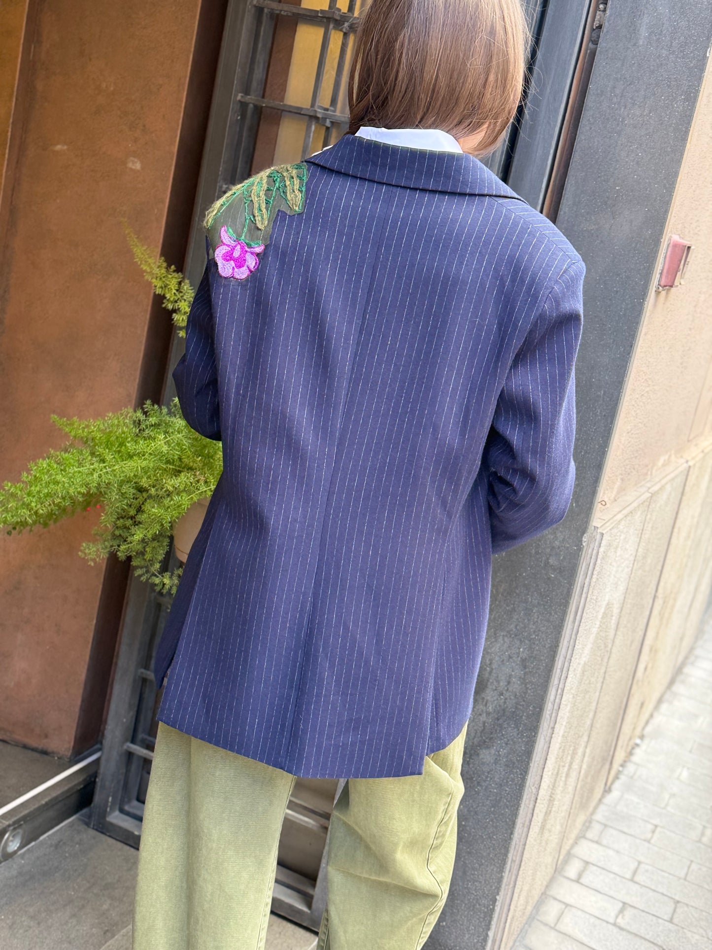 Tensione in Giacca gessata BLU con ricamo