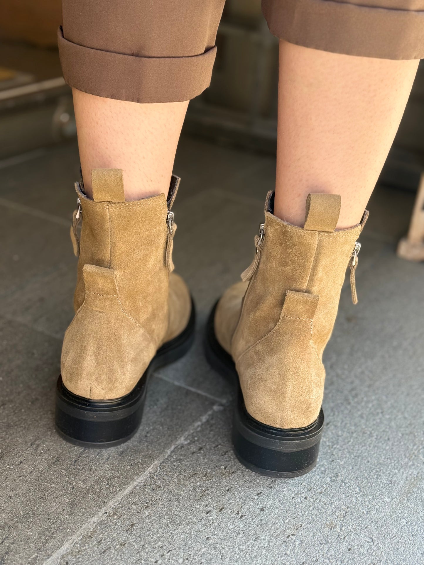 Stivaletto scamosciato doppia zip TAUPEpa