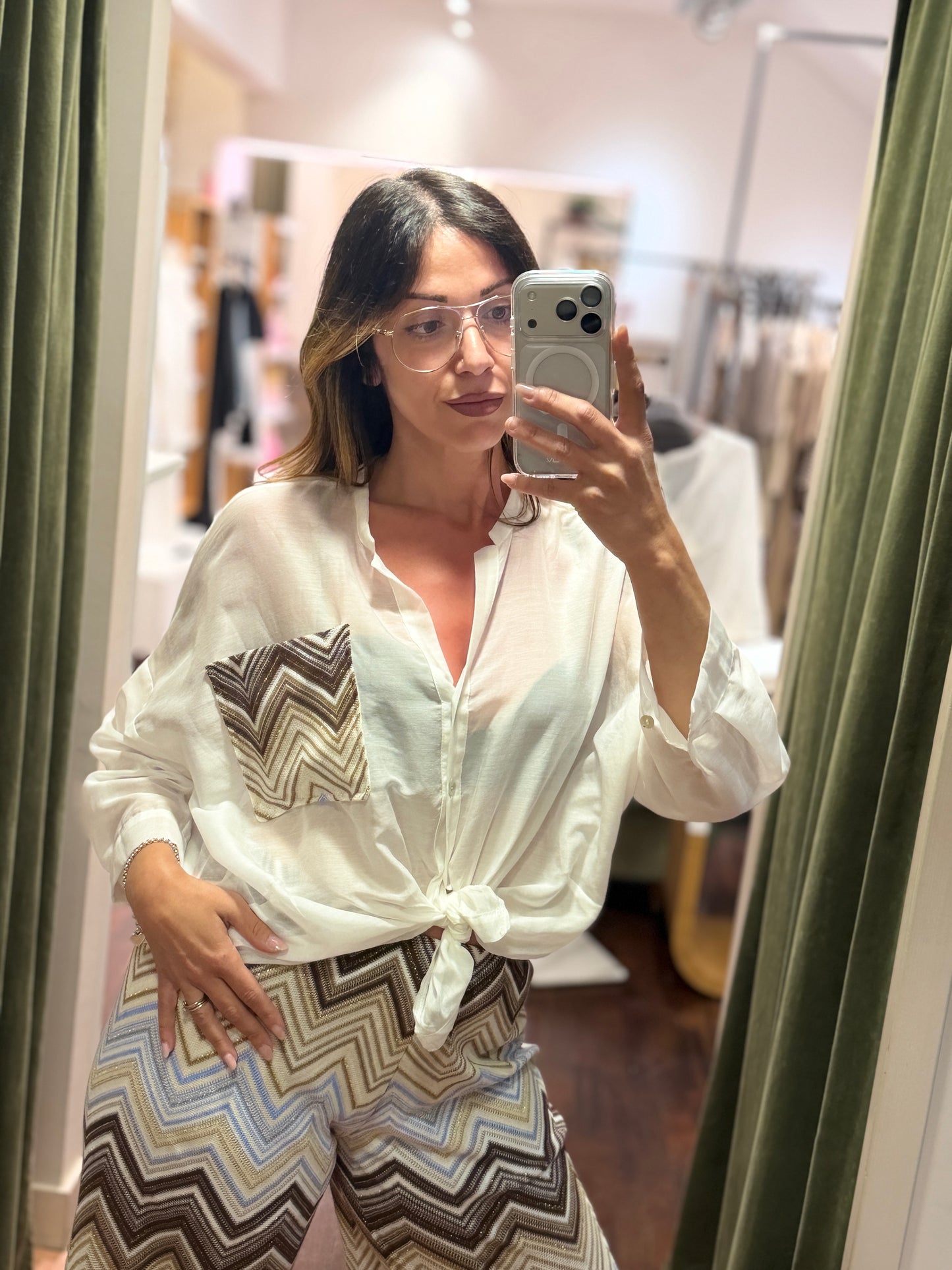 Tensione in Camicia bianca con taschino Zig zag