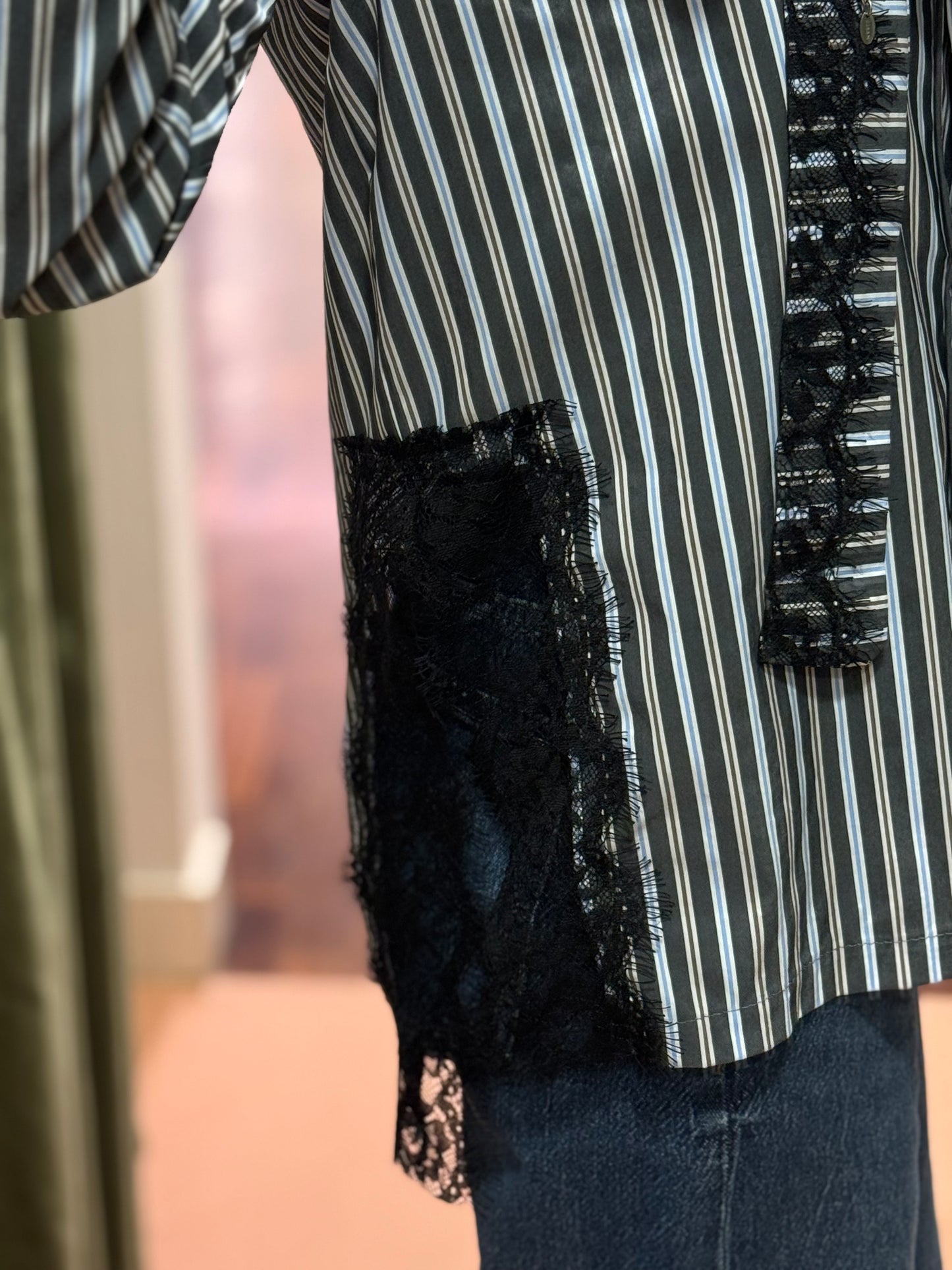 Camicia a righe con pizzo