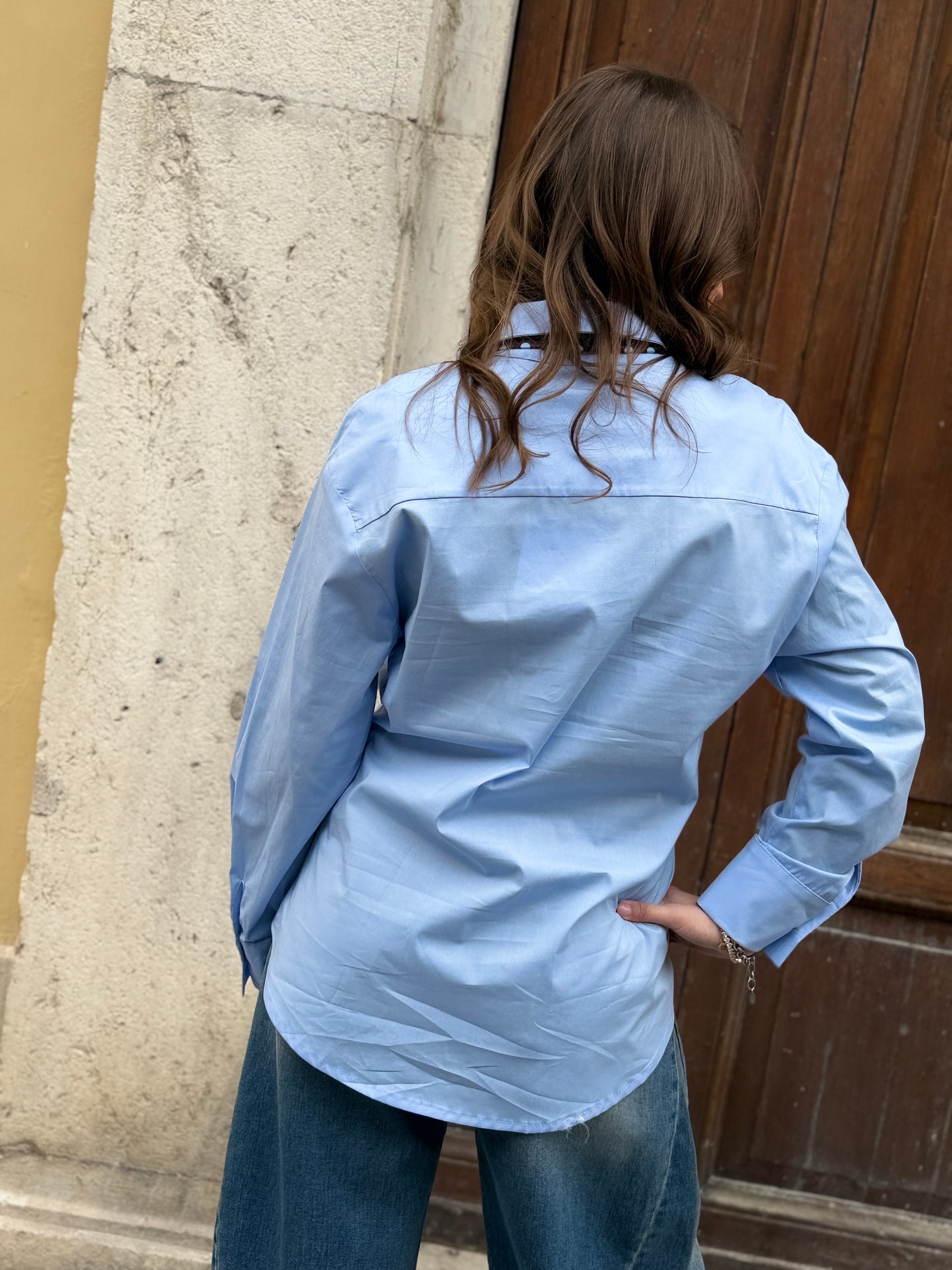 Tensione in Camicia celeste cravatta a pois