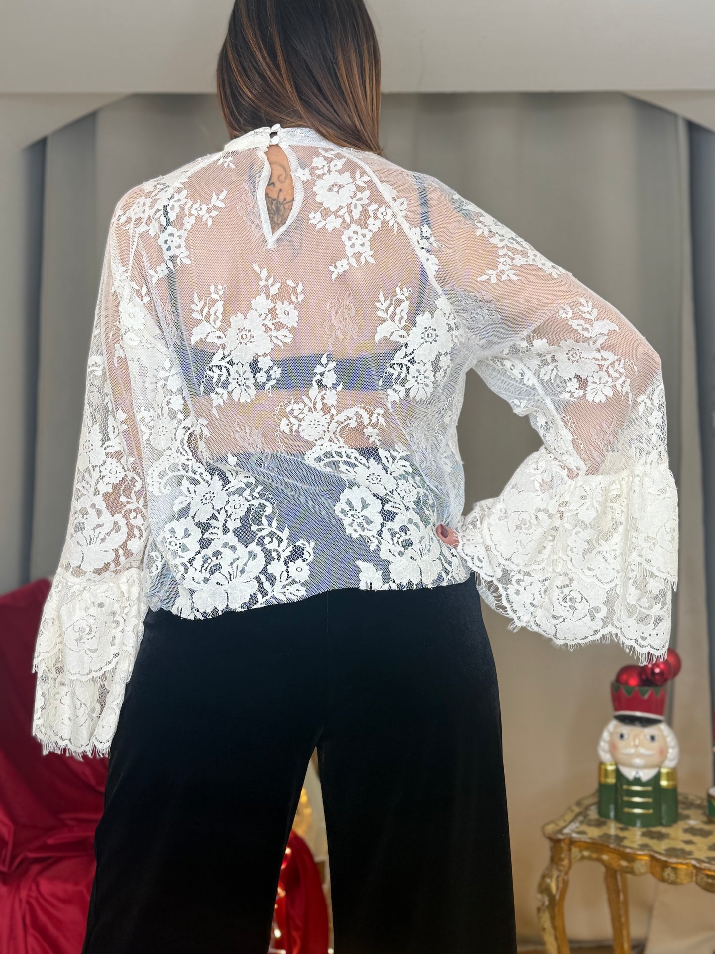 Tensione in Blusa in pizzo BURRO con manica a campana