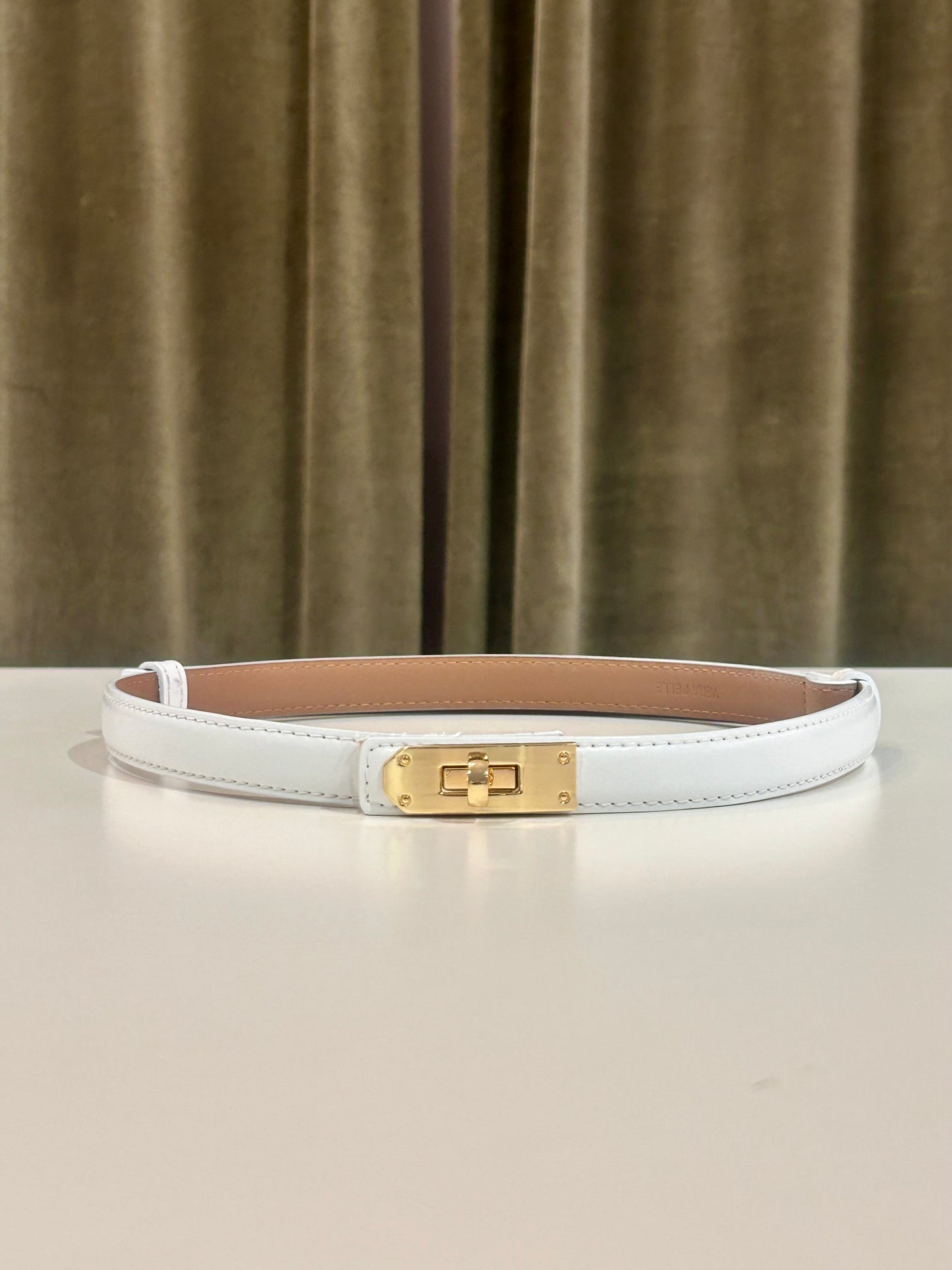 Cintura in pelle liscia con lucchetto BIANCO