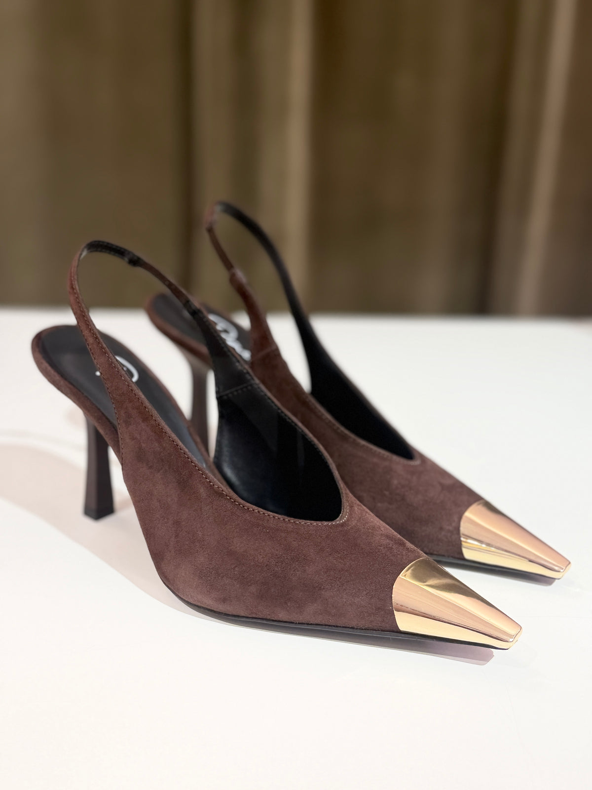 Slingback in camoscio MORO con puntale ORO