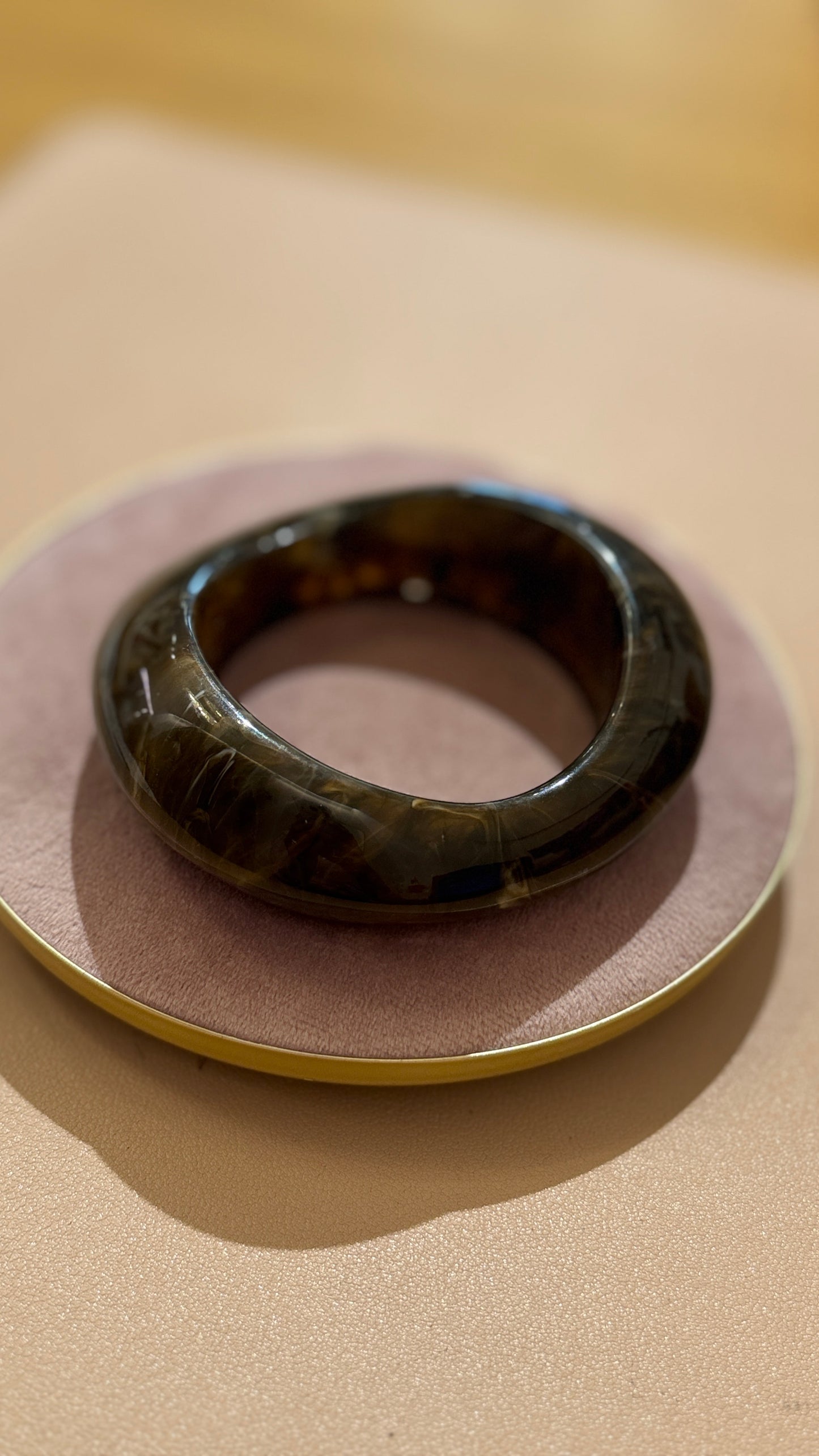 Bracciale rigido in resina bombato Moro