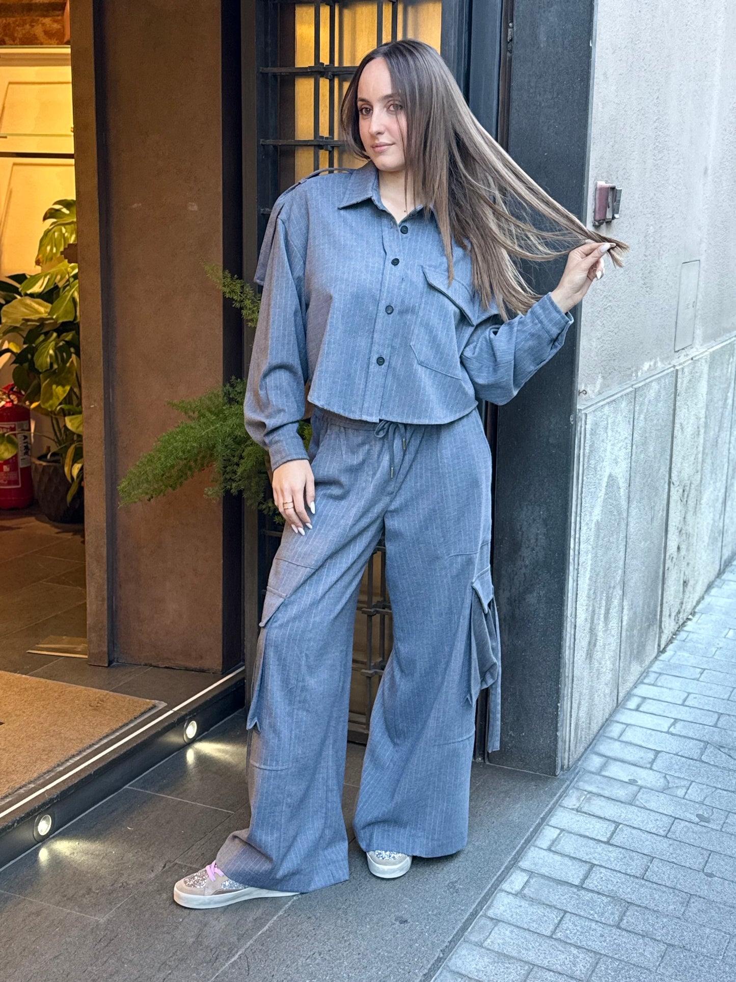 Tensione In Camicia cropped gessata GRIGIO