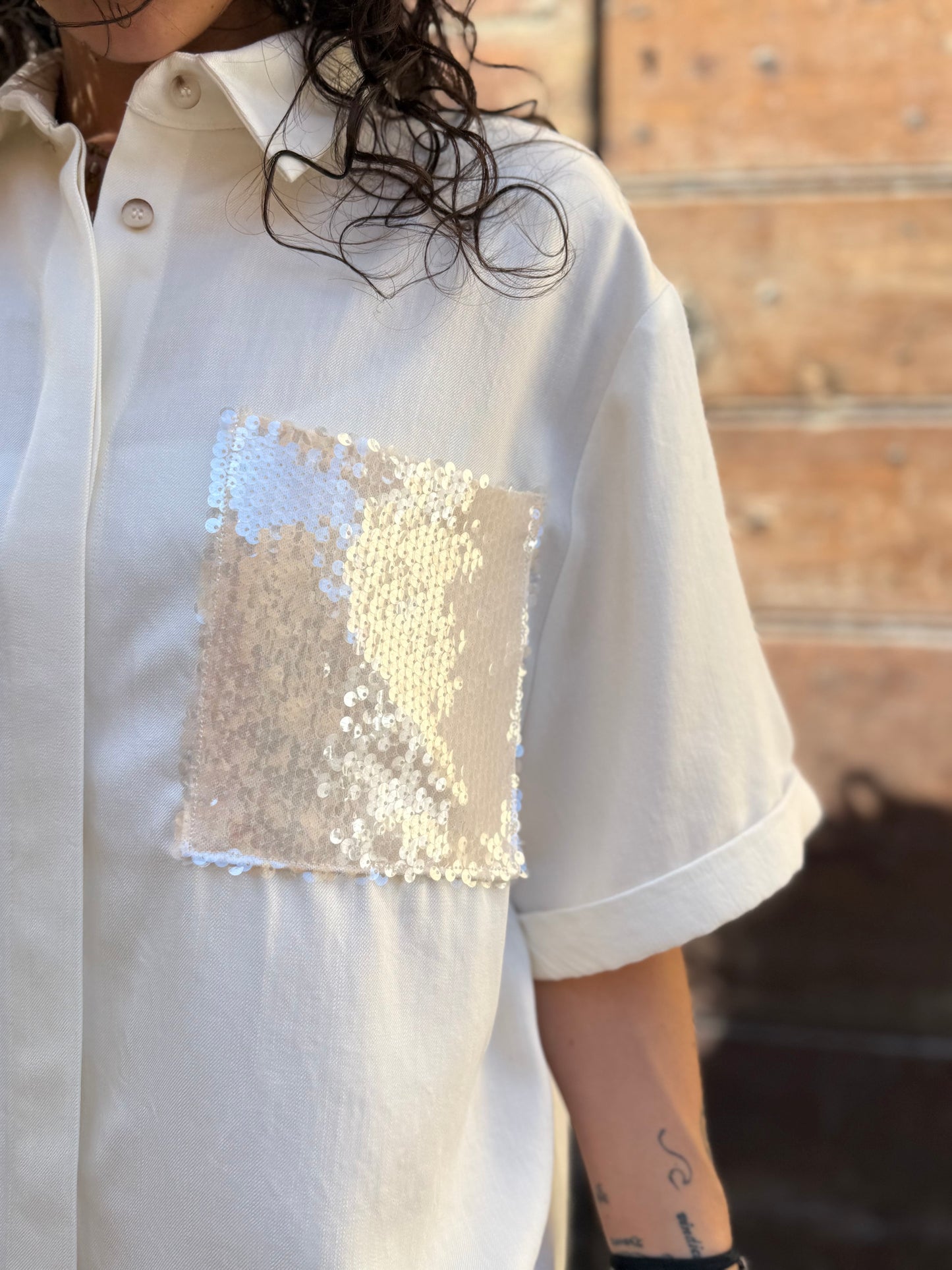 Tensione in camicia manica corta taschino paillettes Panna