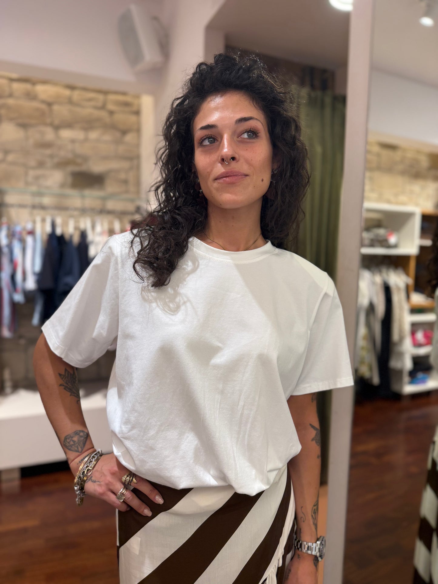 T-shirt spalla imbottita