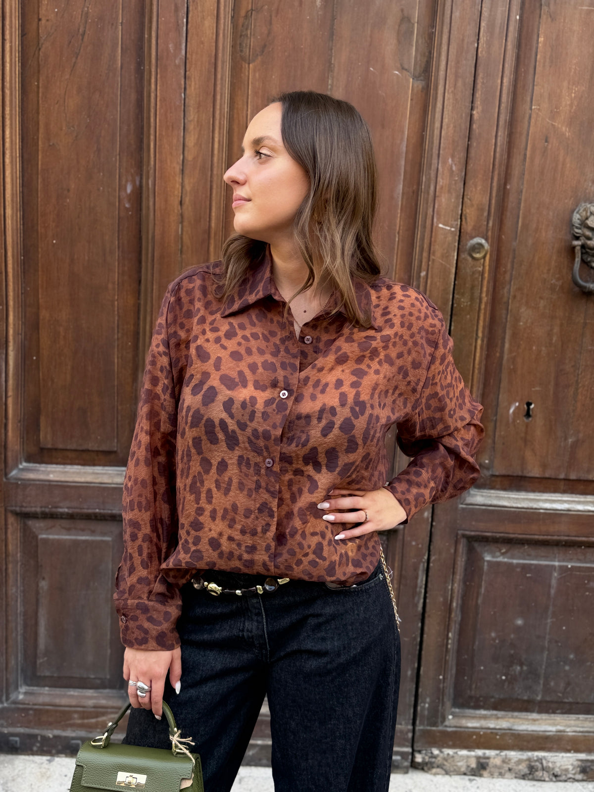 Tensione in Camicia Maculata