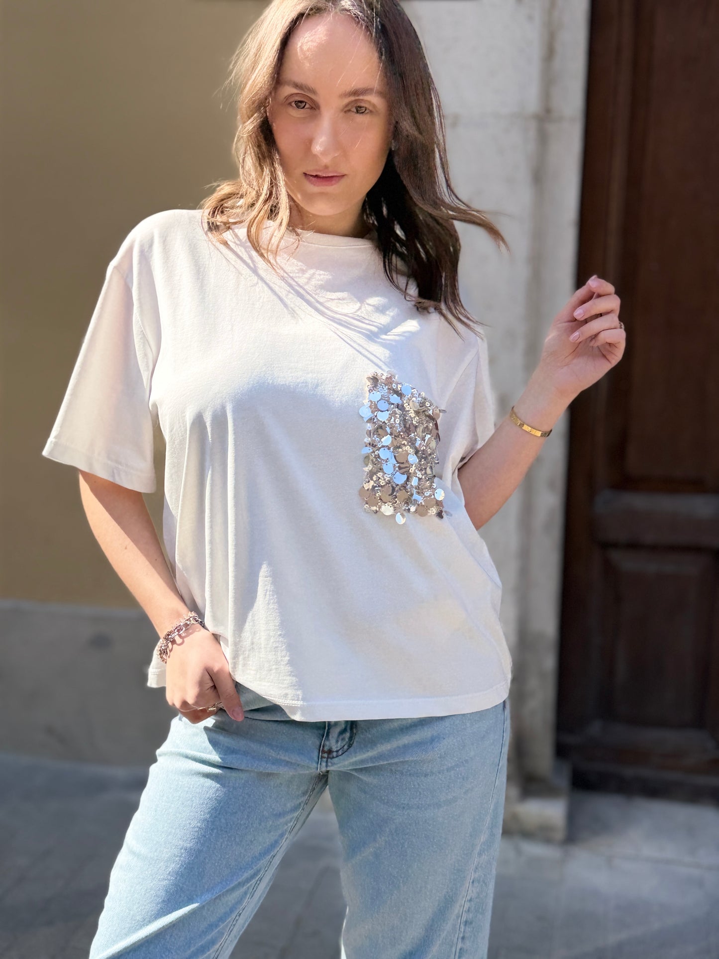 Tensione in T-shirt taschino paillettes