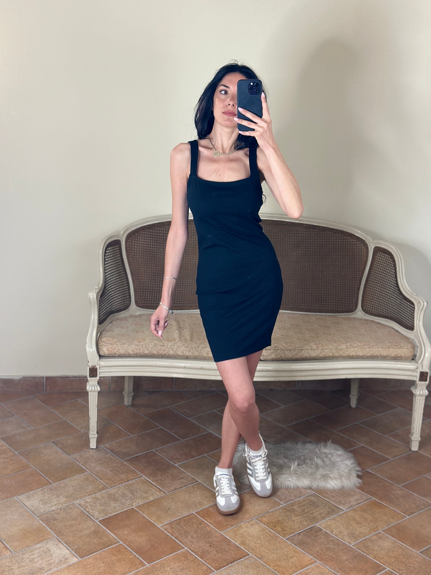 Hinnominate abito nero