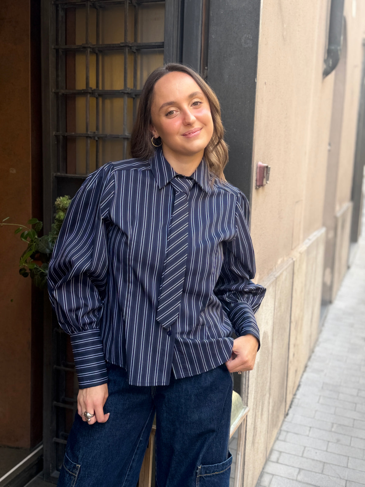 Camicia con cravatta a righe BLU/BIANCO