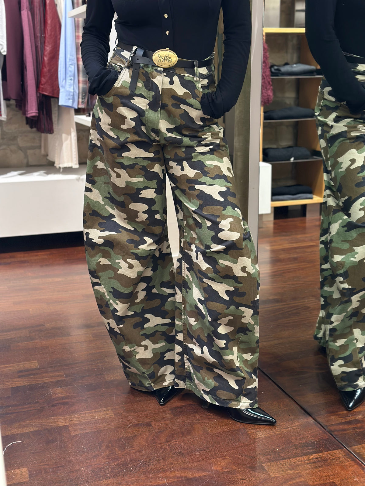 Tensione in pantalone camouflage cintura carrozza