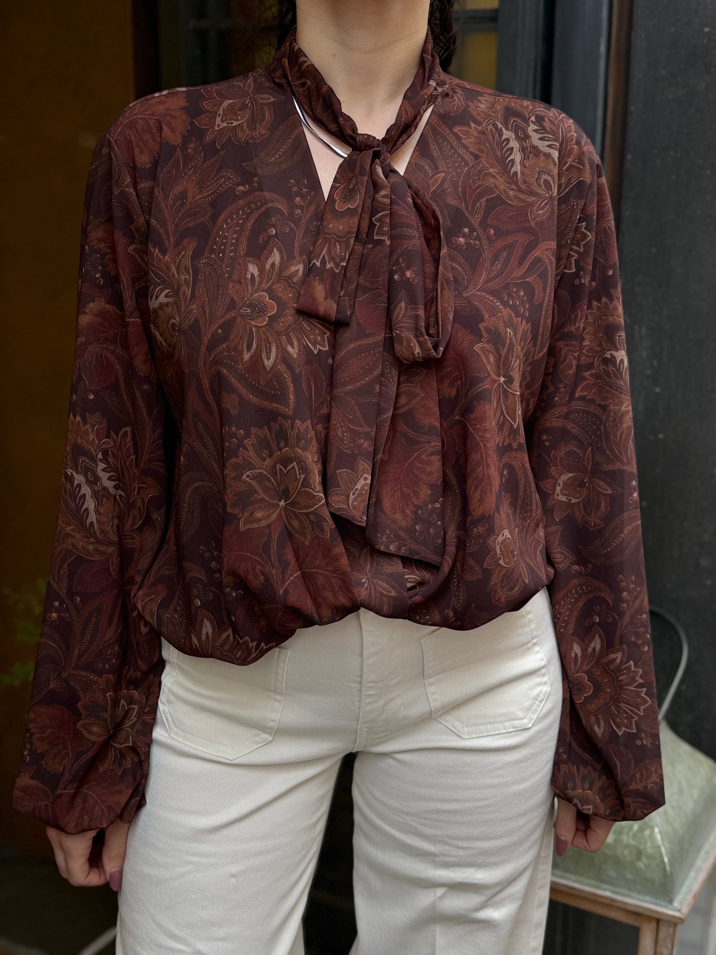 Blusa fantasia floreale NERO/MORO