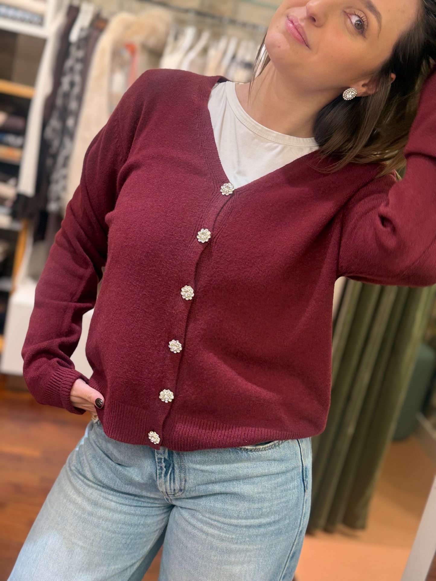Cardigan a V CARLOTTA con bottoni gioiello VINO