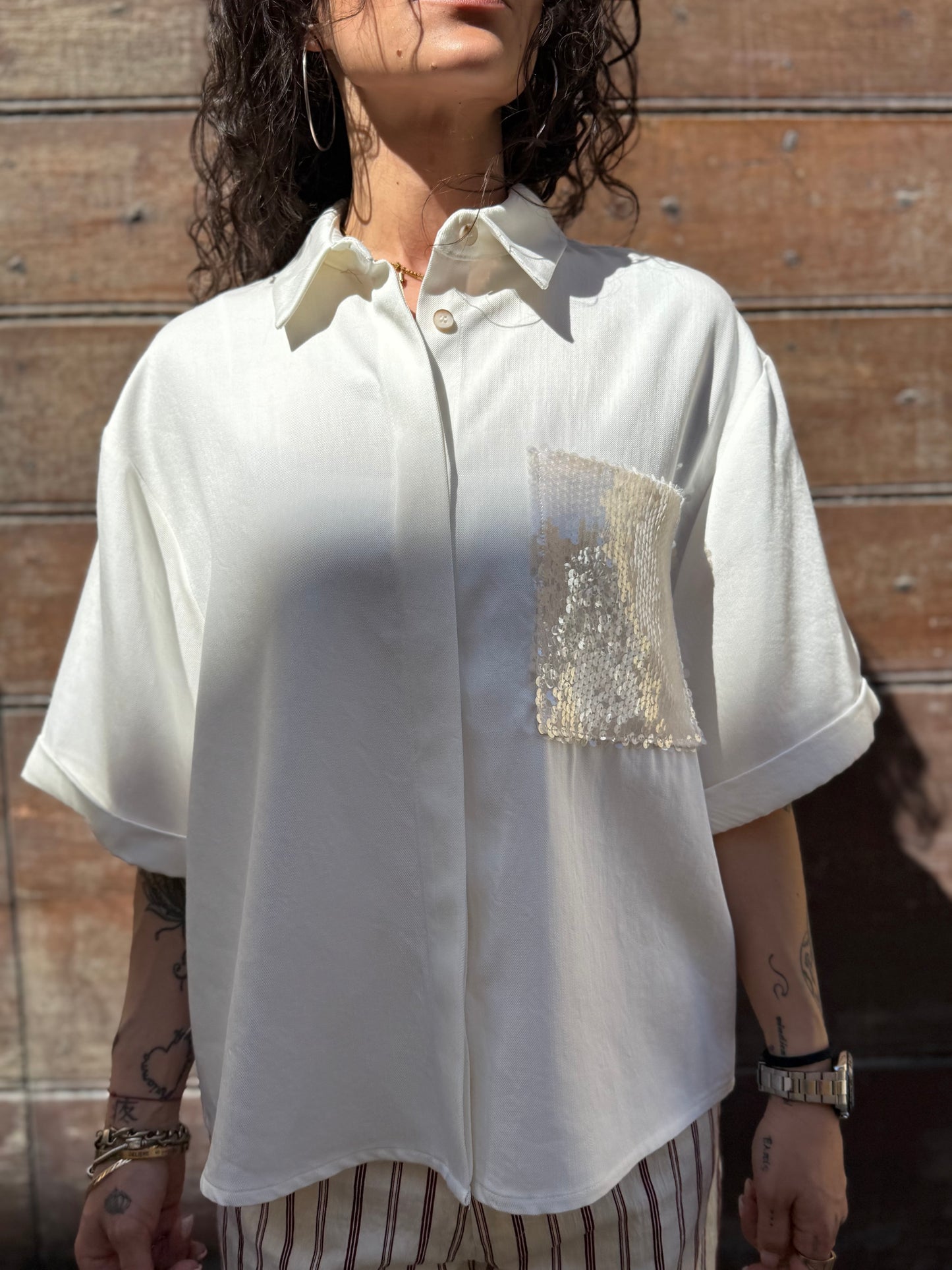 Tensione in camicia manica corta taschino paillettes Panna