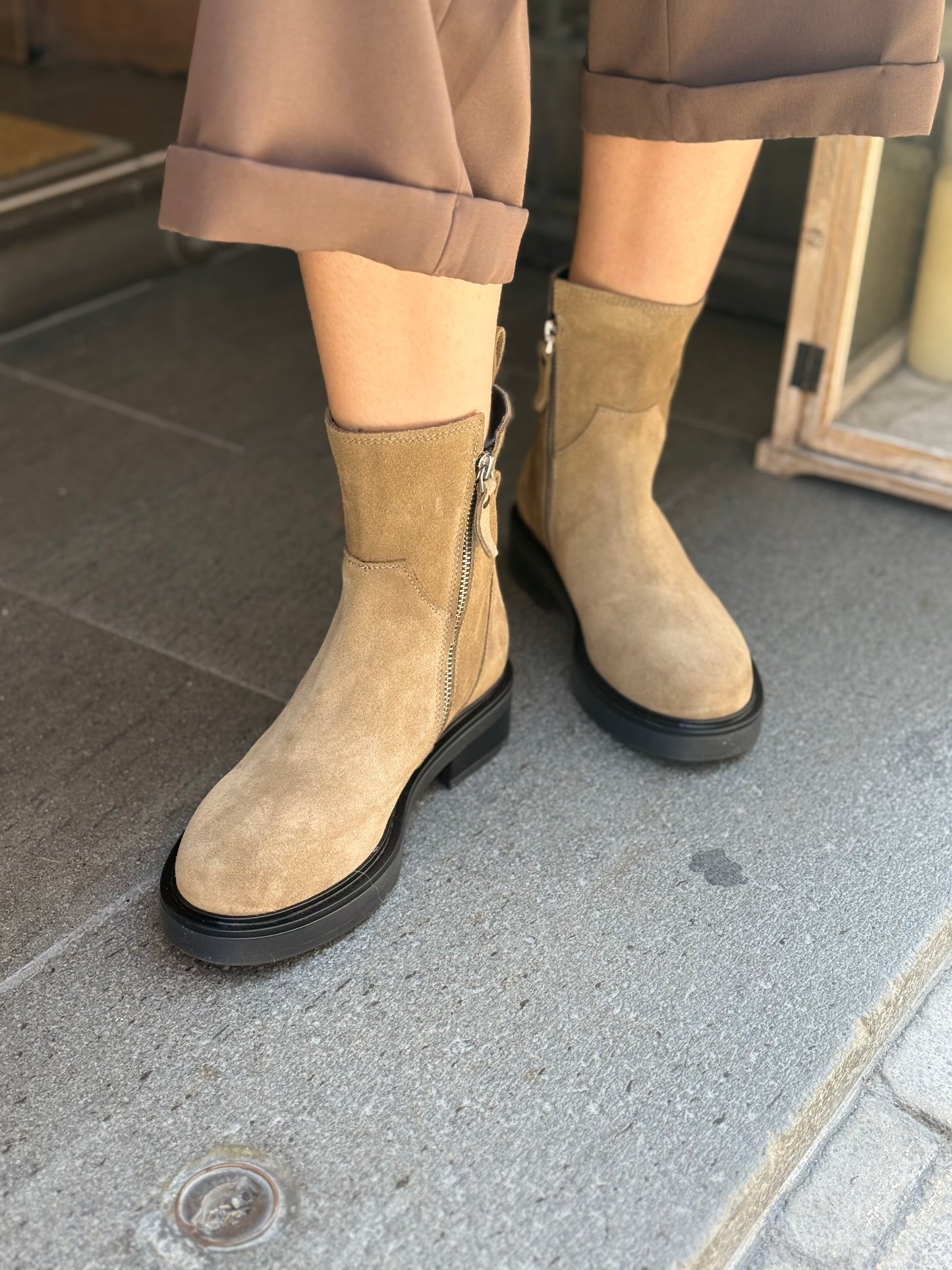 Stivaletto scamosciato doppia zip TAUPEpa