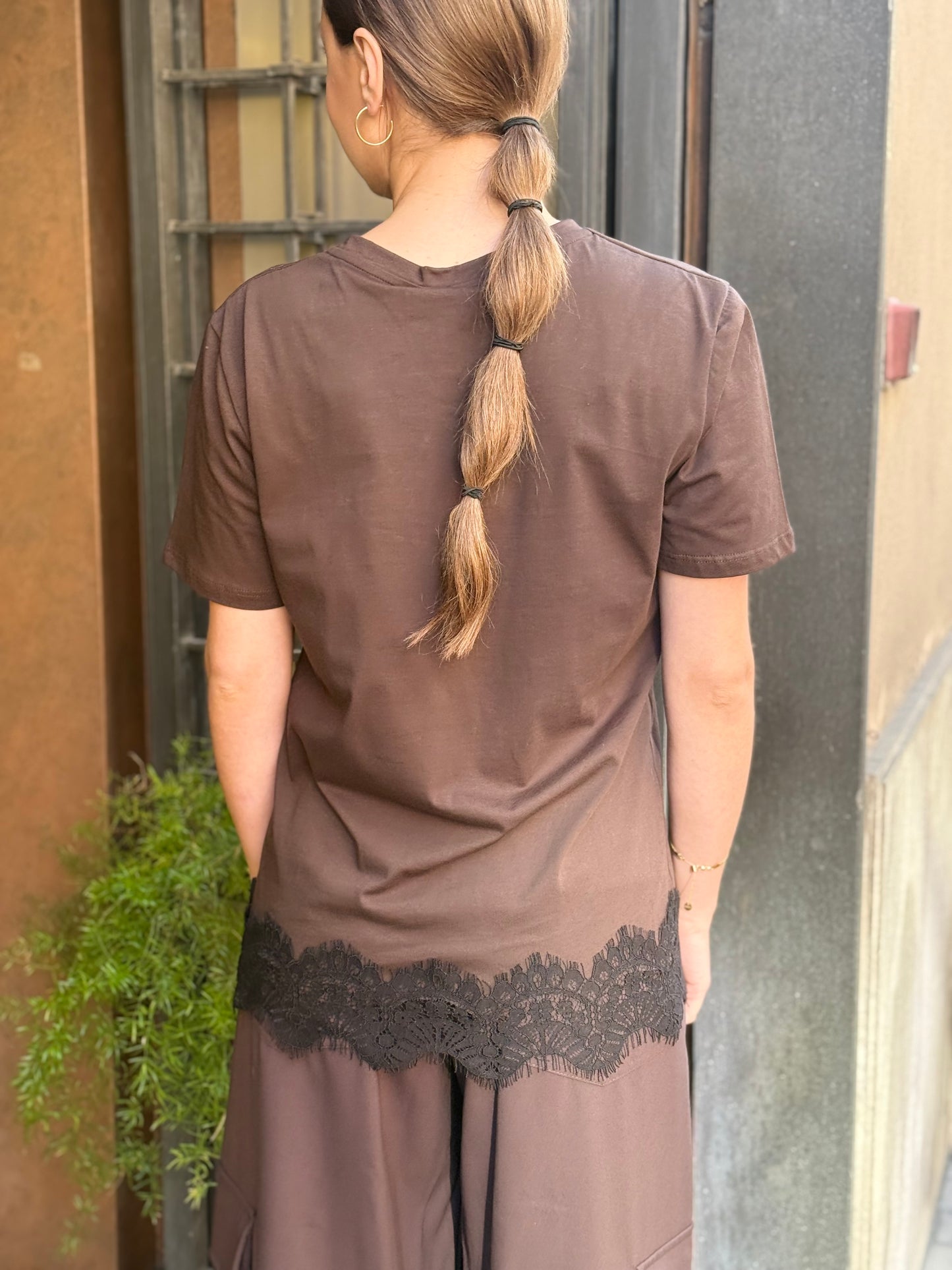 Tensione In T-shirt manica corta con pizzo  MORO/NERO