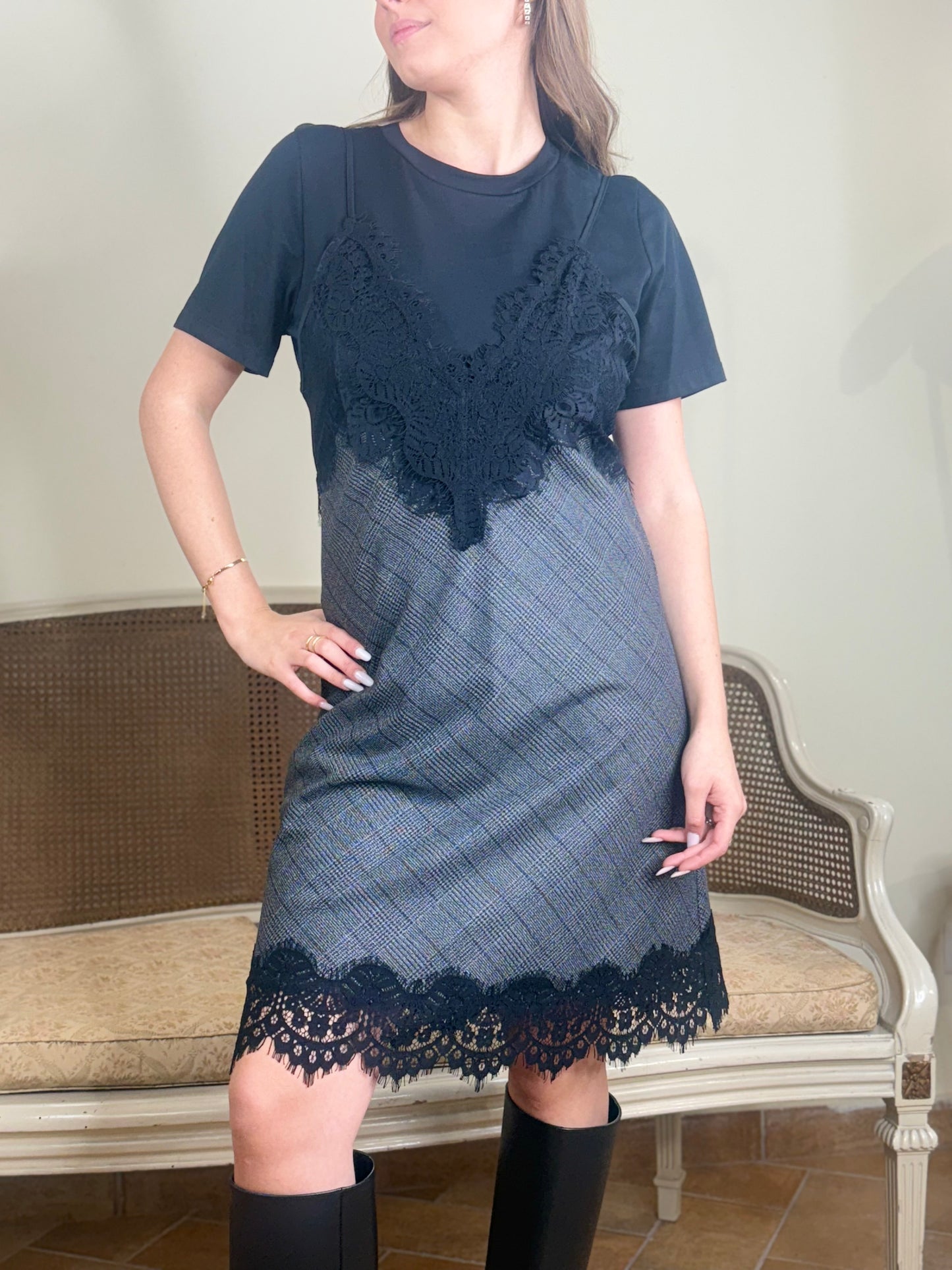 Tensione In Abito chick pizzo + t-shirt NERO