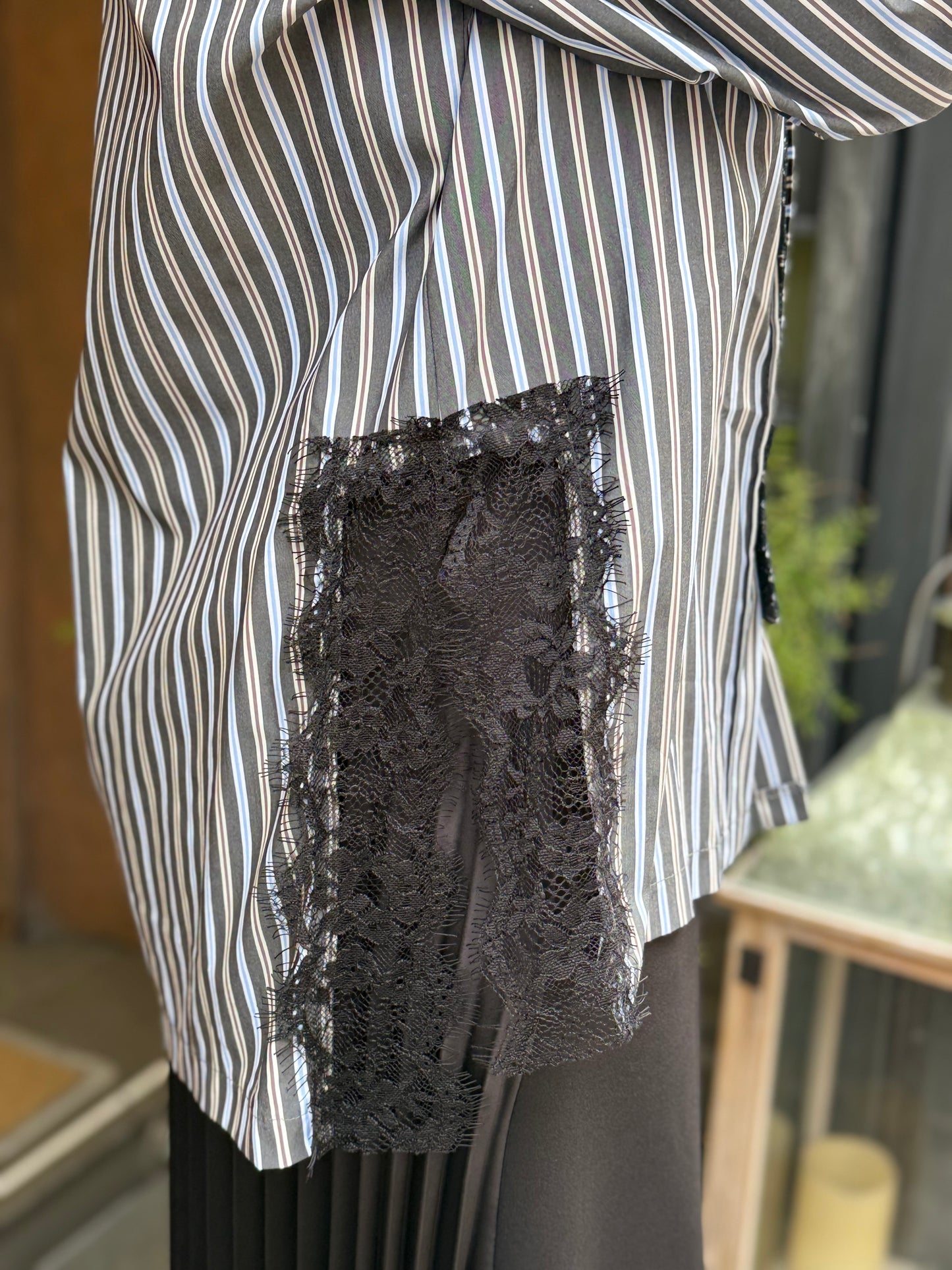 Camicia a righe con pizzo