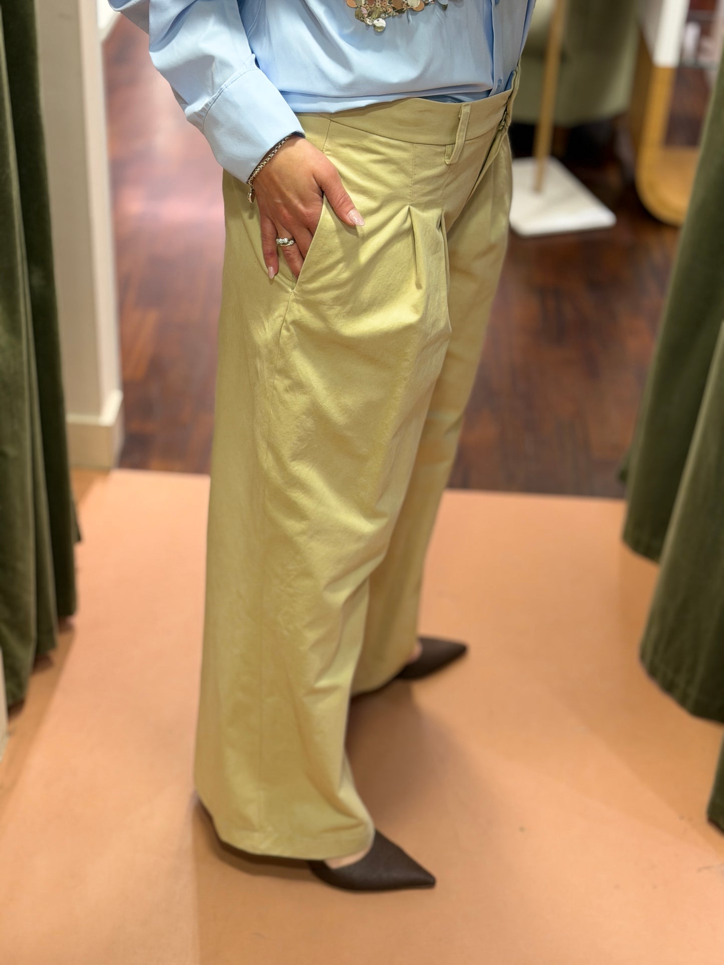 Tensione in Pantalone a palazzo con pinces Sabbia