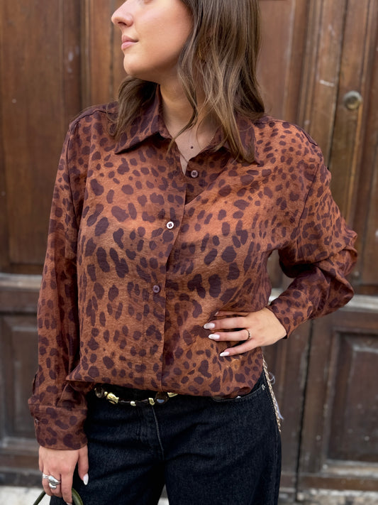 Tensione in Camicia Maculata