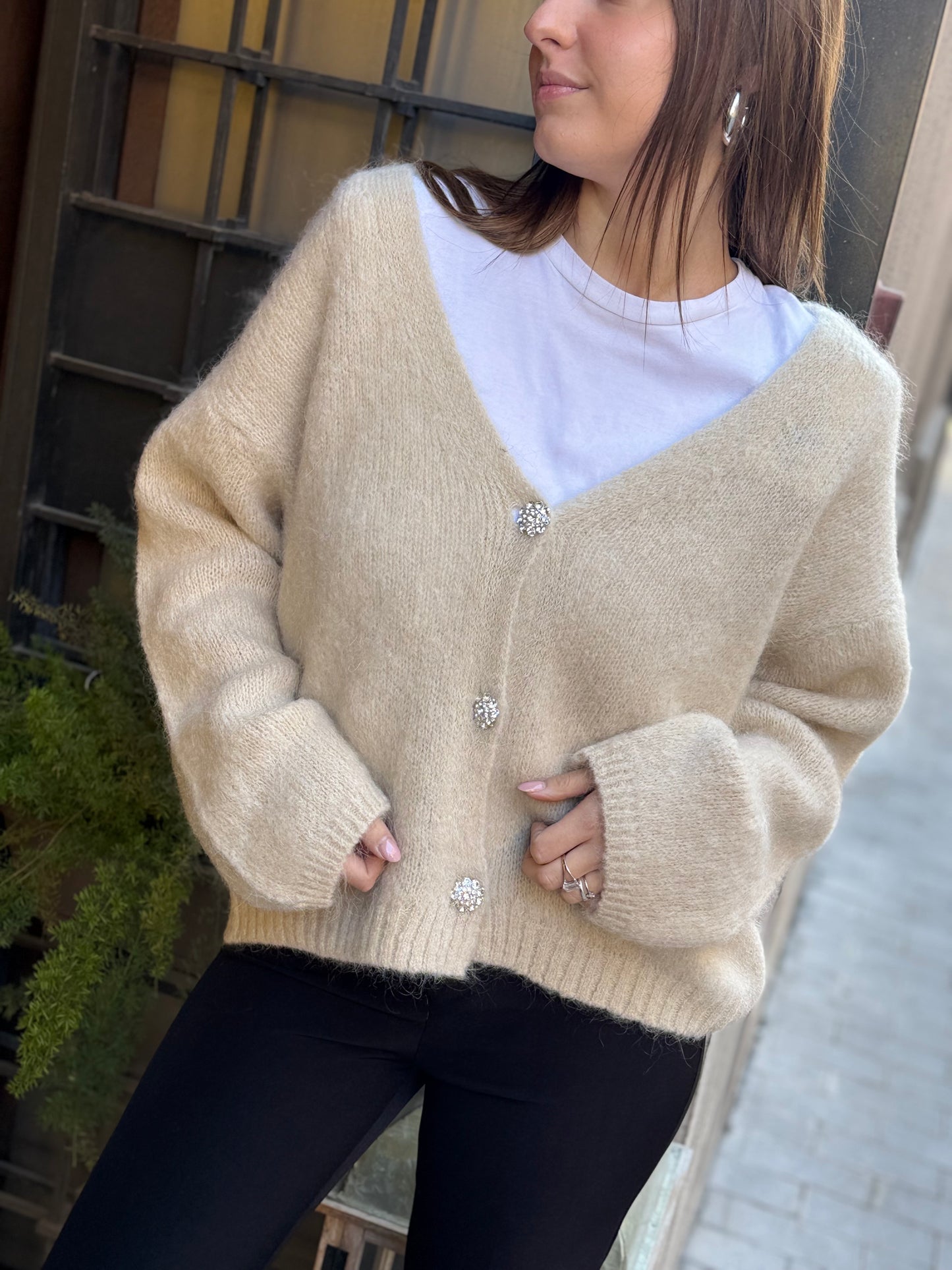 Cardigan ISABELLE scollo a V con bottoni gioiello BURRO