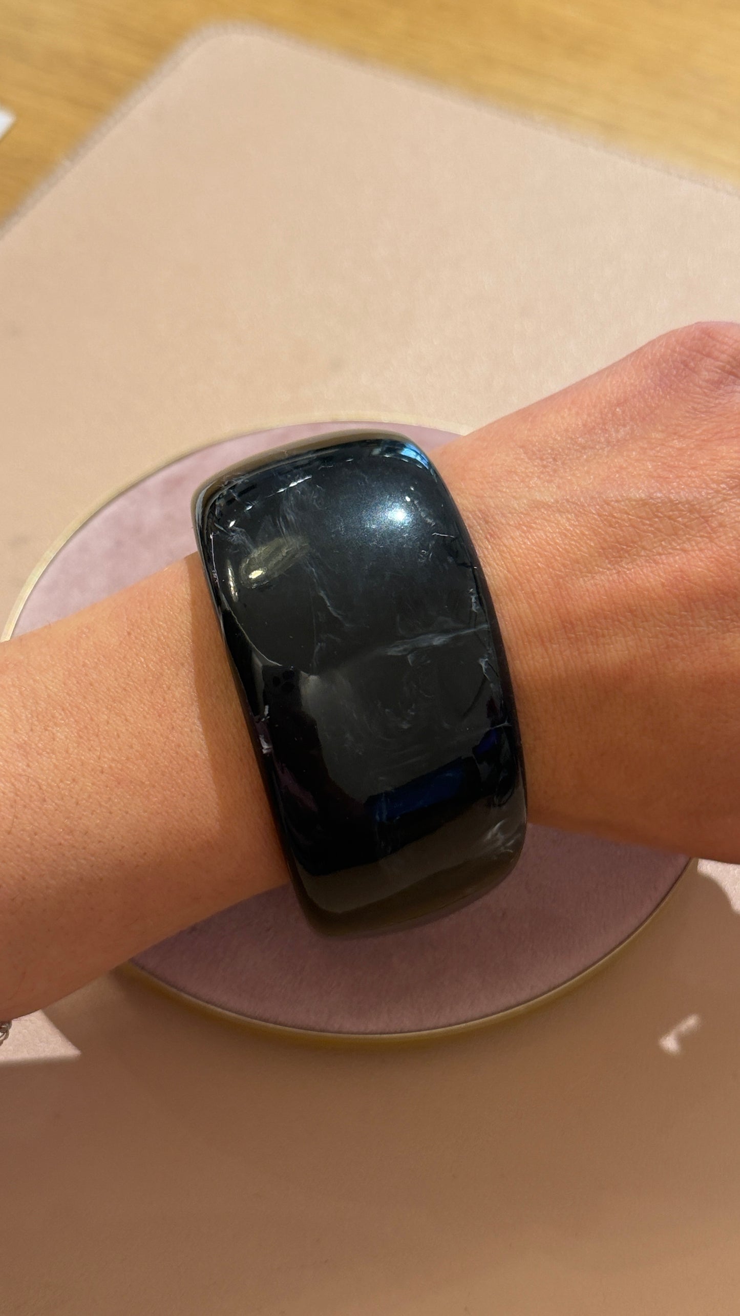 Bracciale rigido in resina Nero