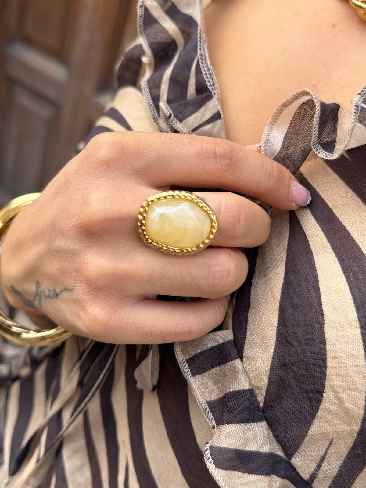 Anello con maxi pietra CREMA