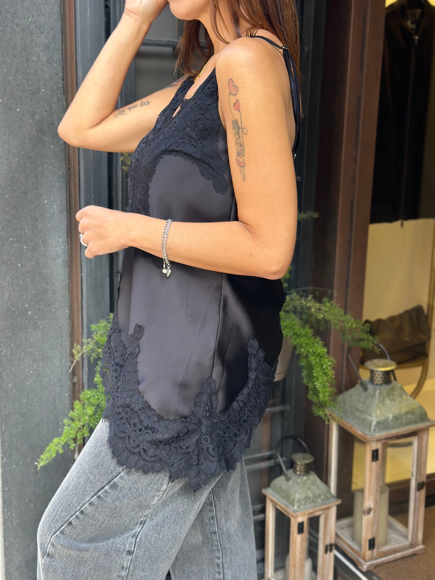 Tensione In Top pizzo onde NERO