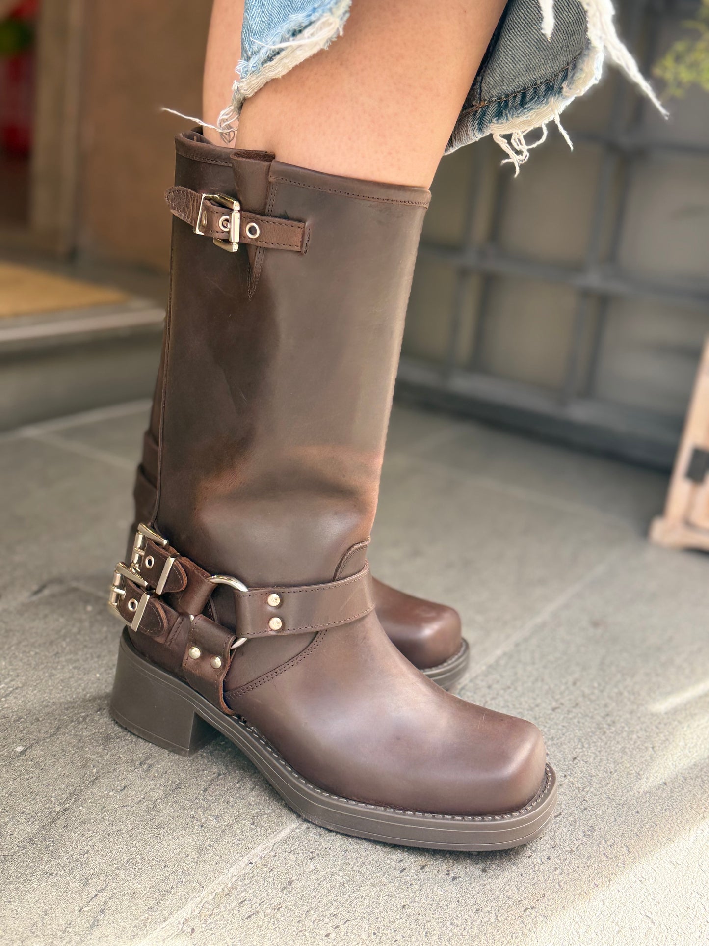 Ovyè Biker In Pelle Ingrassata con fibbie