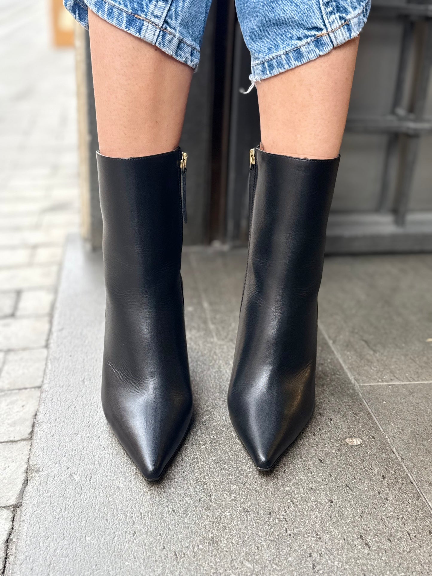 Angel Alarcon LAMIA Stivaletto in pelle con zip laterale NERO