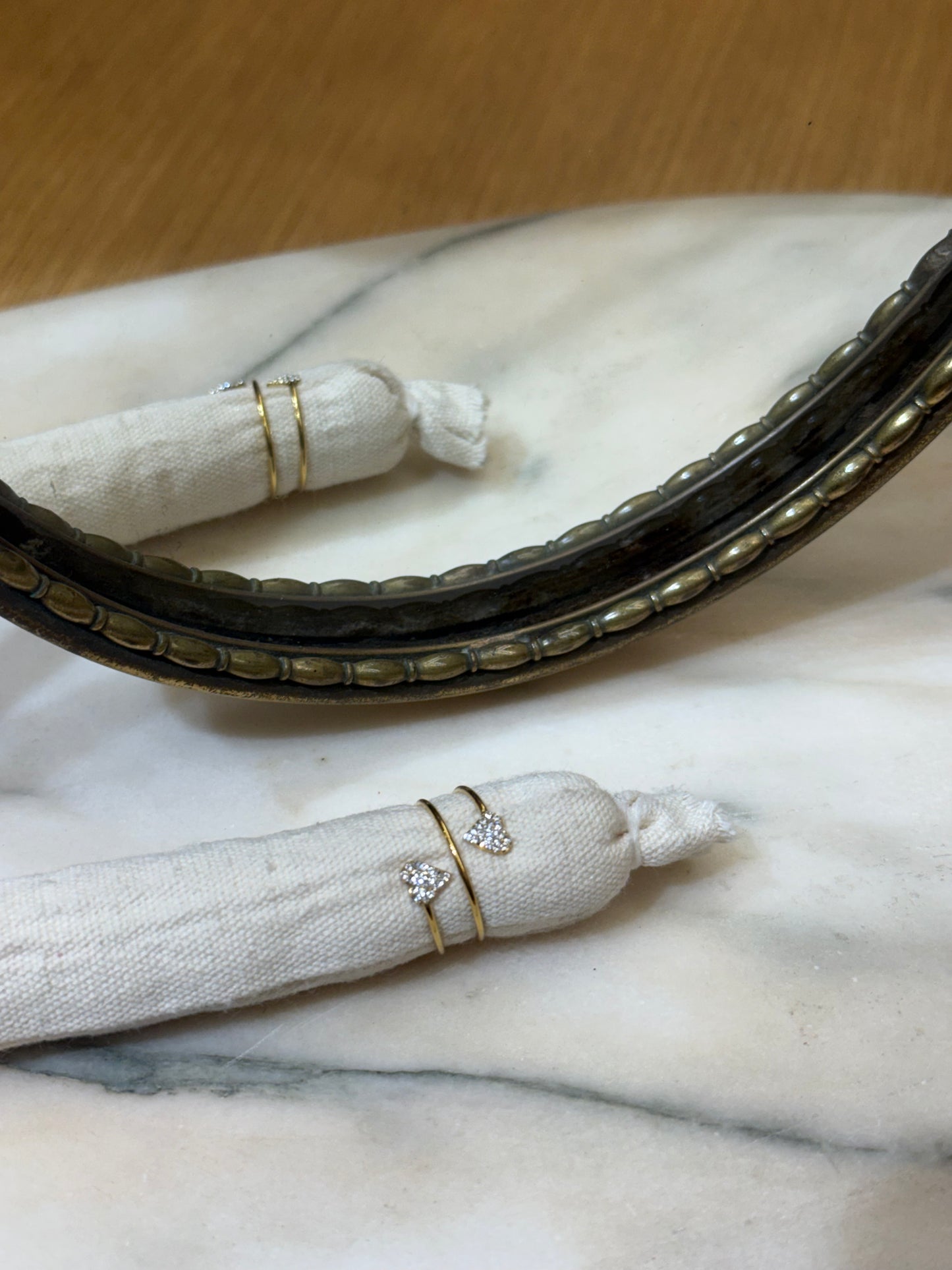 Anello a spirale con cuori strass ORO