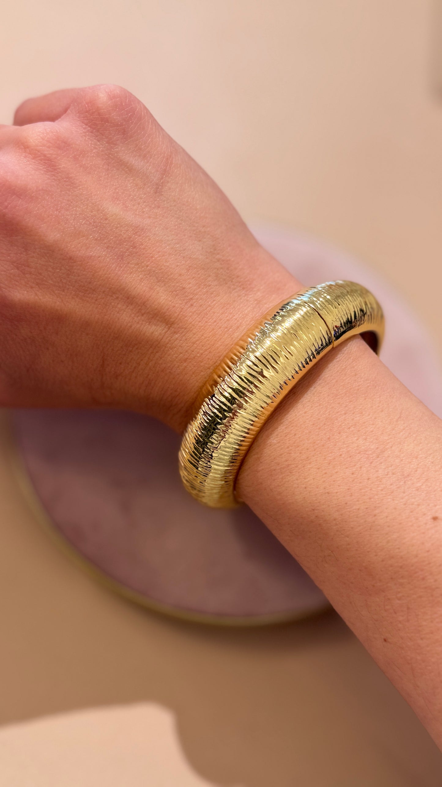 Bracciale zigrinato rigido Oro