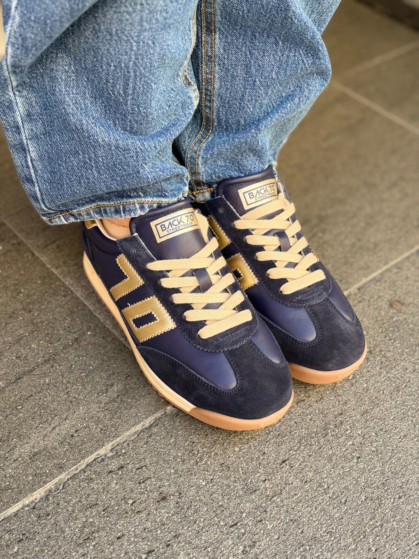 Back70 JOGGER NAVY LEATHER SPONGE NAVY SUEDE GOLD