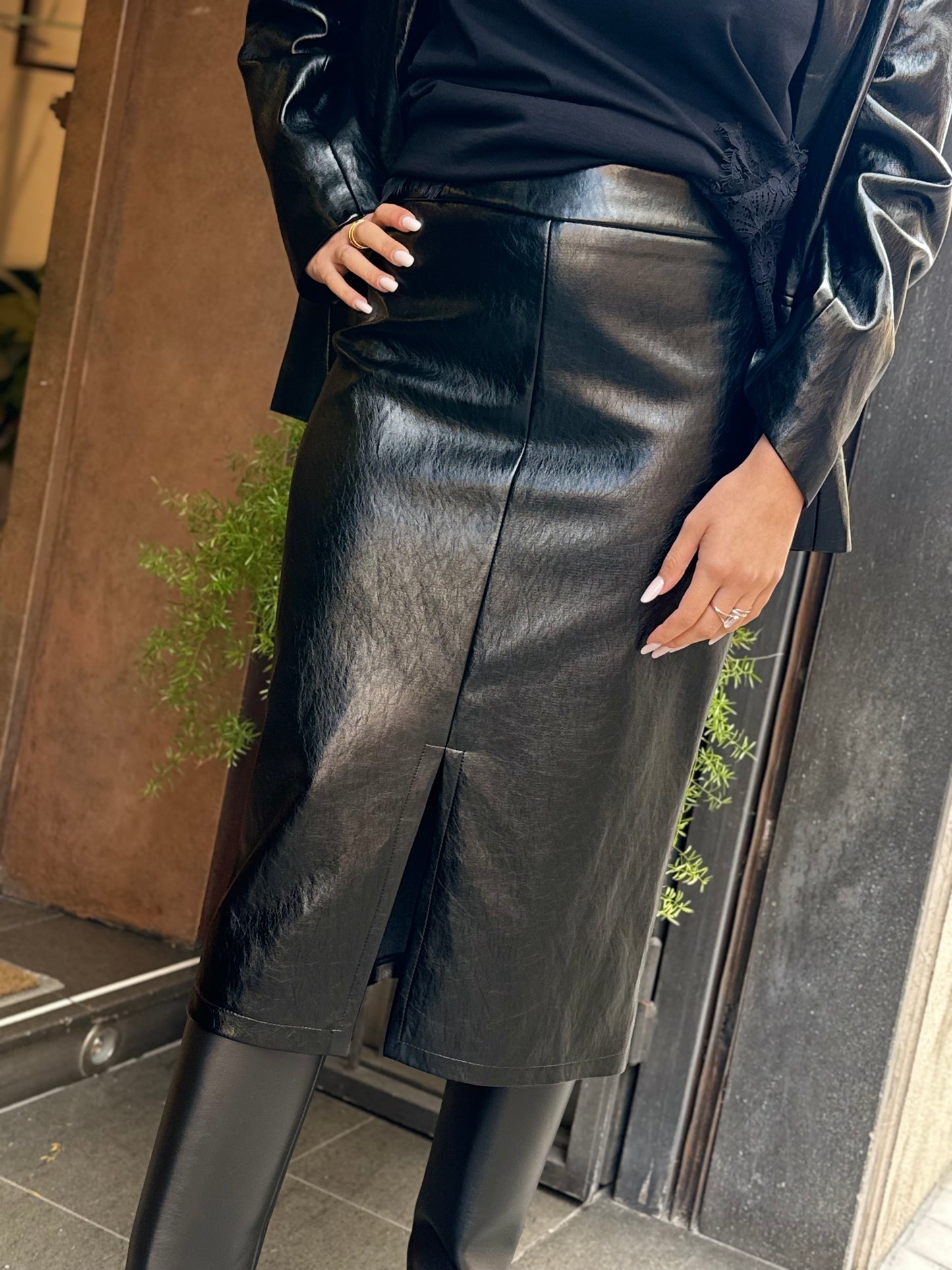 Tensione in Gonna midi ecopelle NERO