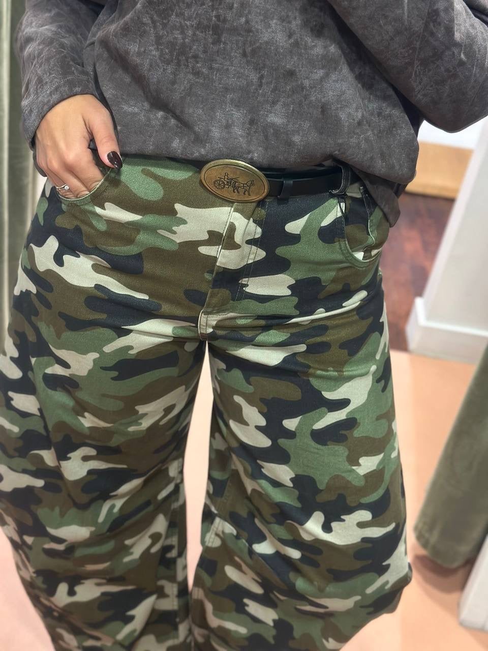 Tensione in pantalone camouflage cintura carrozza