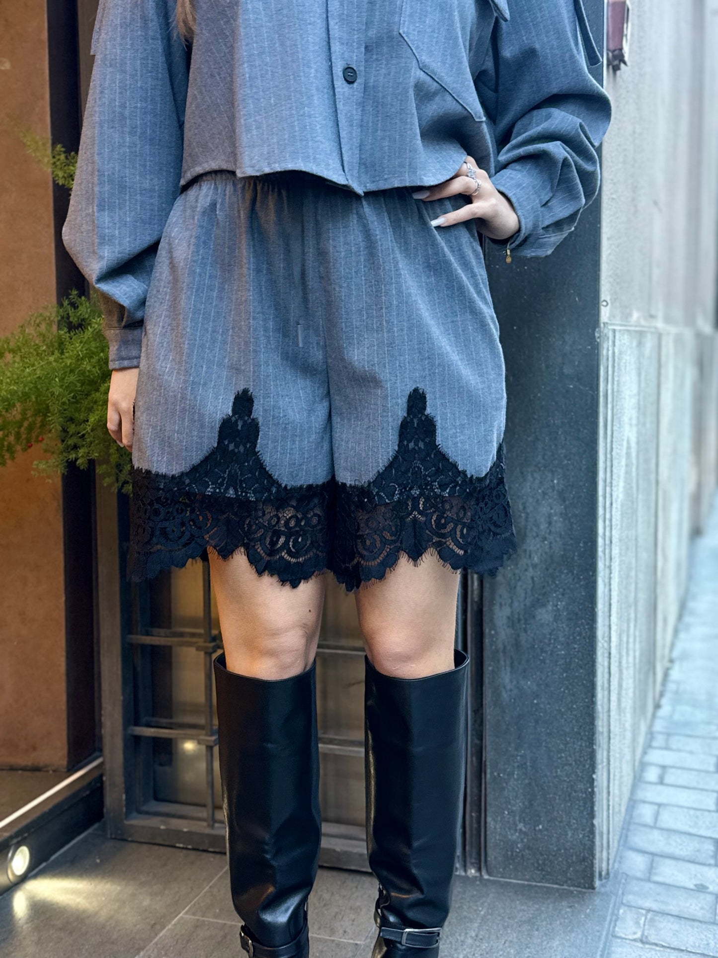 Tensione In Shorts gessato GRIGIO con pizzo