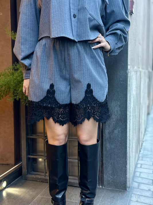 Tensione In Shorts gessato GRIGIO con pizzo